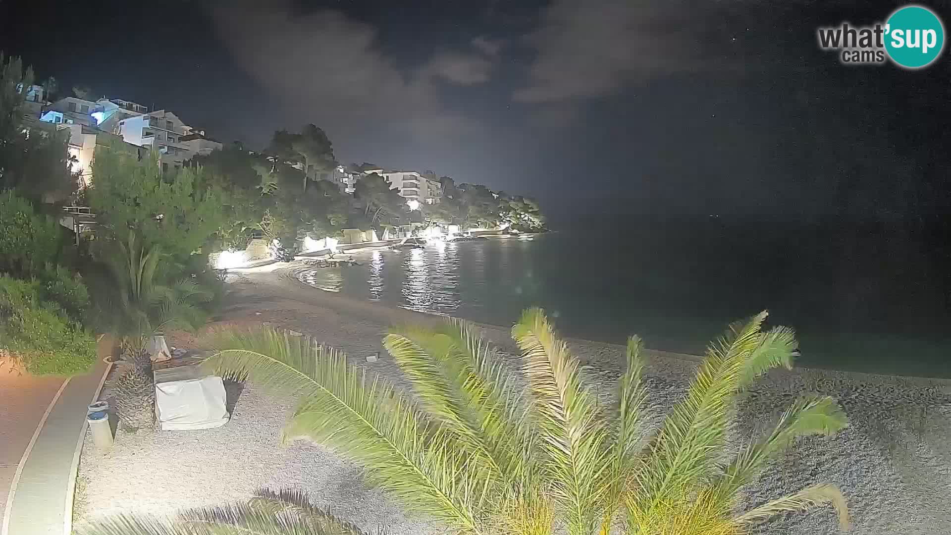 Web kamera Plaža Lučica Brela – Pogled uživo na jadransku obalu