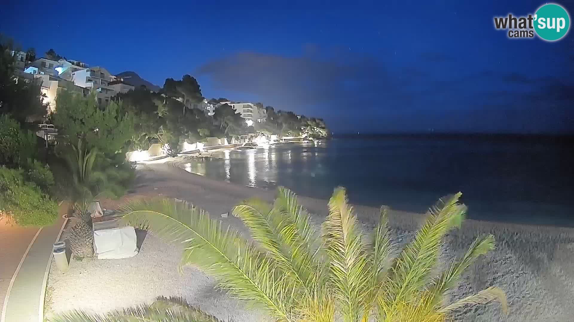 Spletna kamera Plaža Lučica Brela – Pogled v živo na Jadransko obalo