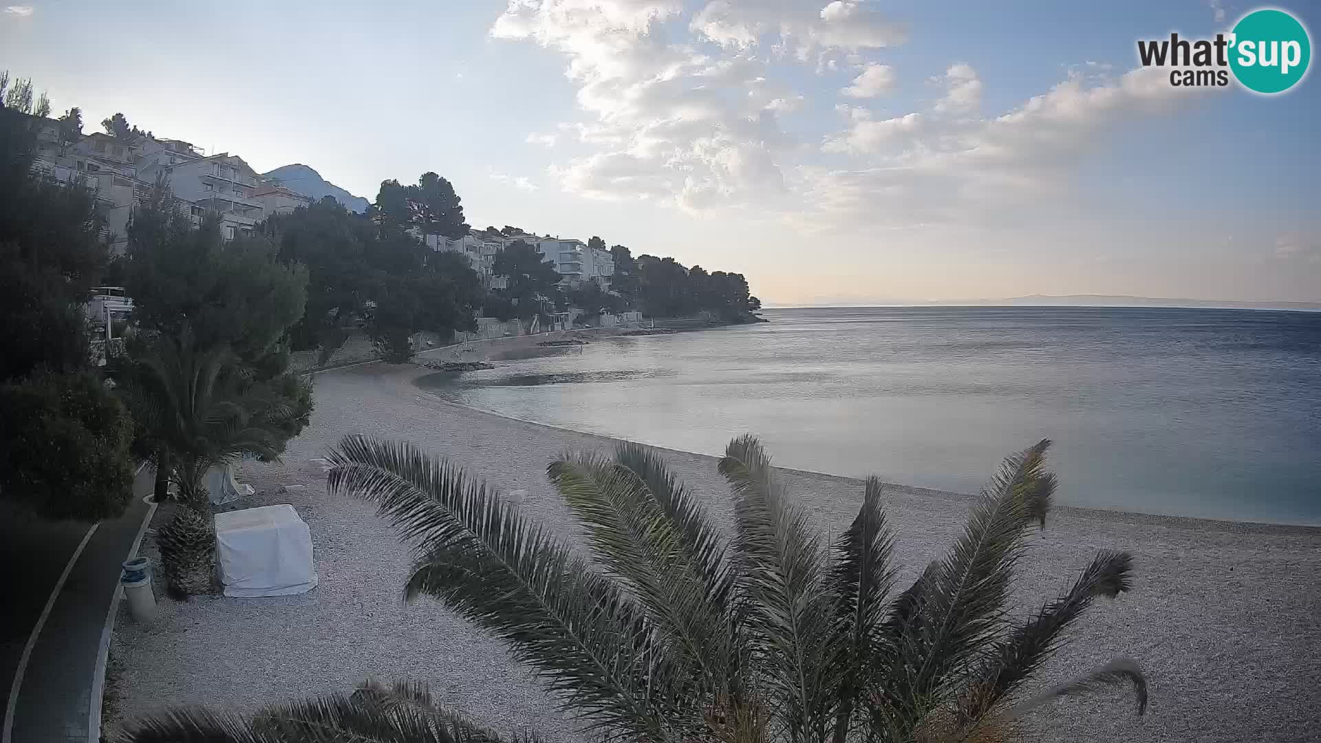 Spletna kamera Plaža Lučica Brela – Pogled v živo na Jadransko obalo