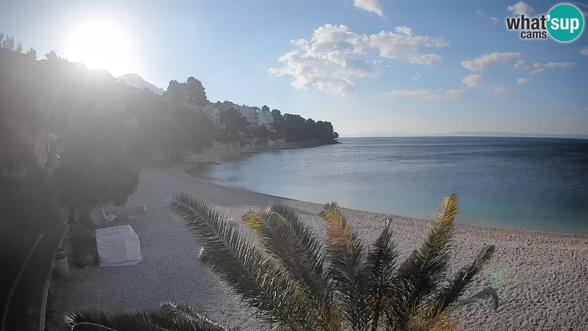 Spletna kamera Plaža Lučica Brela – Pogled v živo na Jadransko obalo