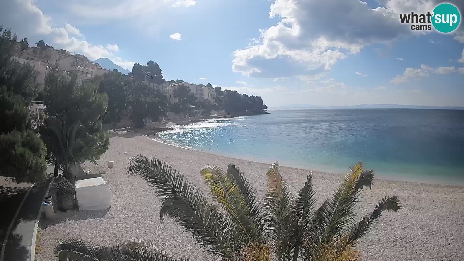 Web kamera Plaža Lučica Brela – Pogled uživo na jadransku obalu