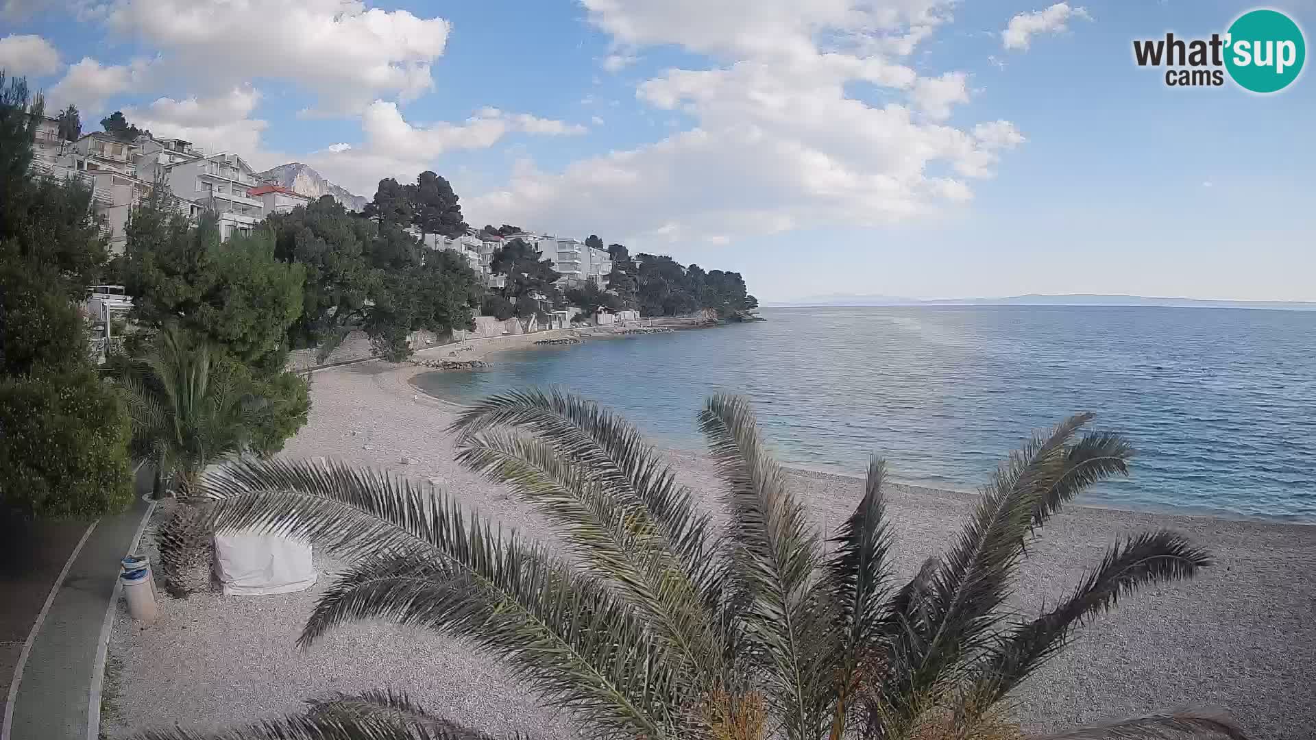 Spletna kamera Plaža Lučica Brela – Pogled v živo na Jadransko obalo