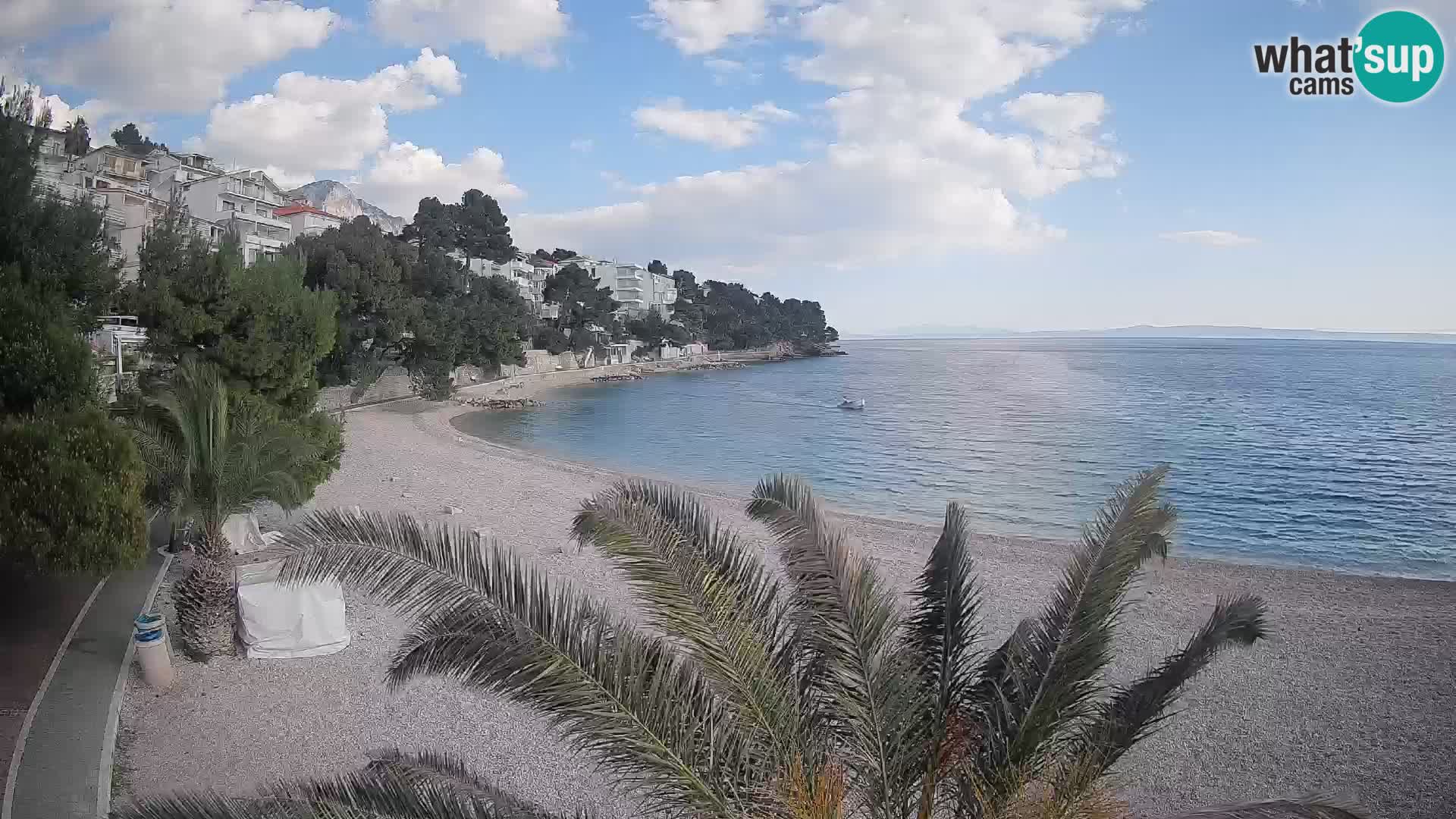 Web kamera Plaža Lučica Brela – Pogled uživo na jadransku obalu