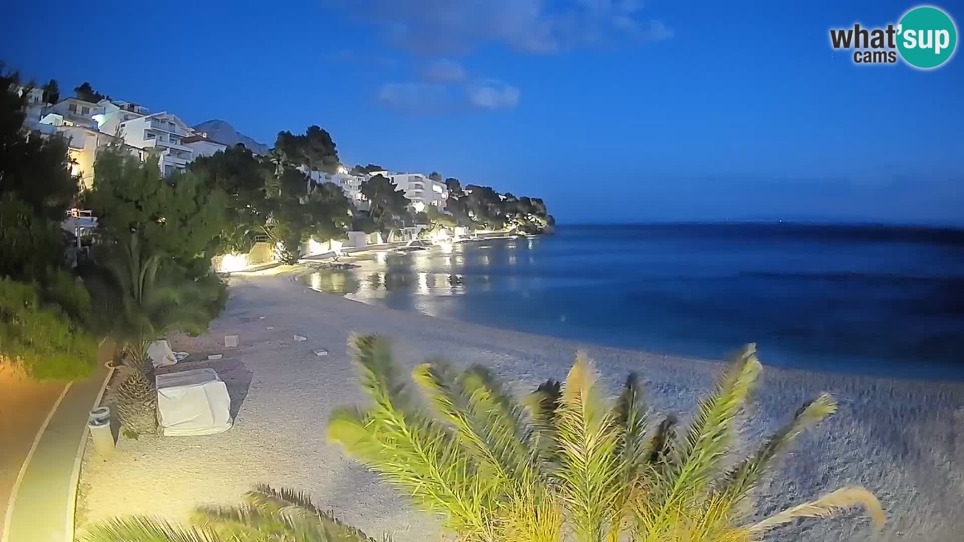 Web kamera Plaža Lučica Brela – Pogled uživo na jadransku obalu