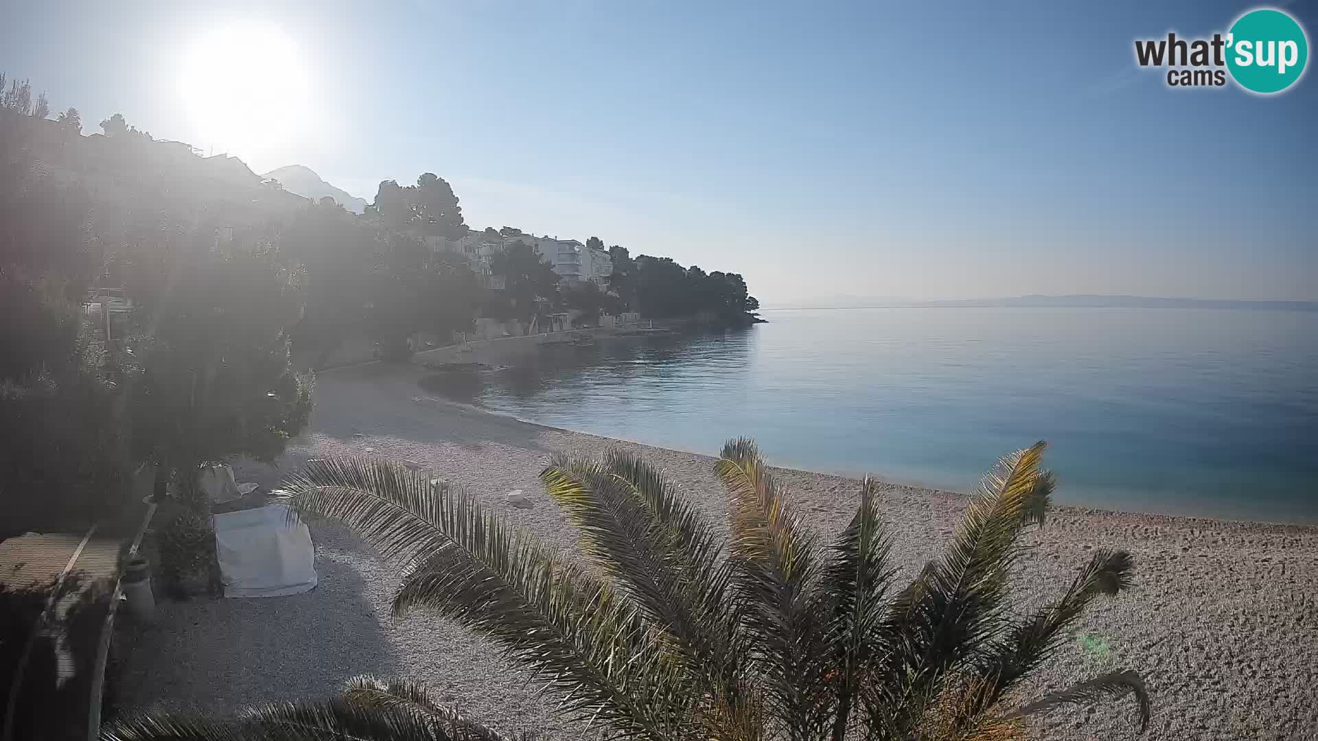 Web kamera Plaža Lučica Brela – Pogled uživo na jadransku obalu