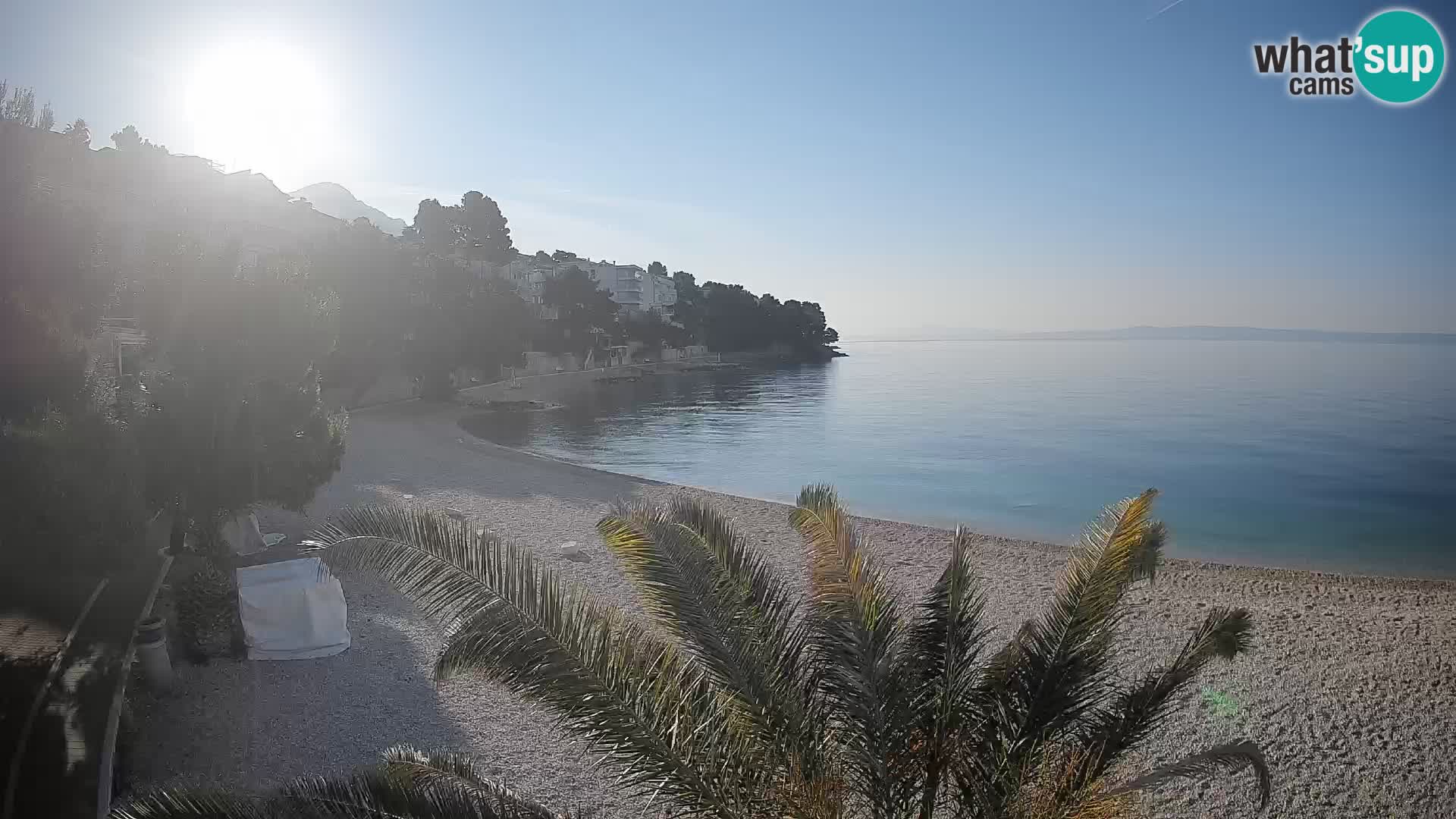 Web kamera Plaža Lučica Brela – Pogled uživo na jadransku obalu