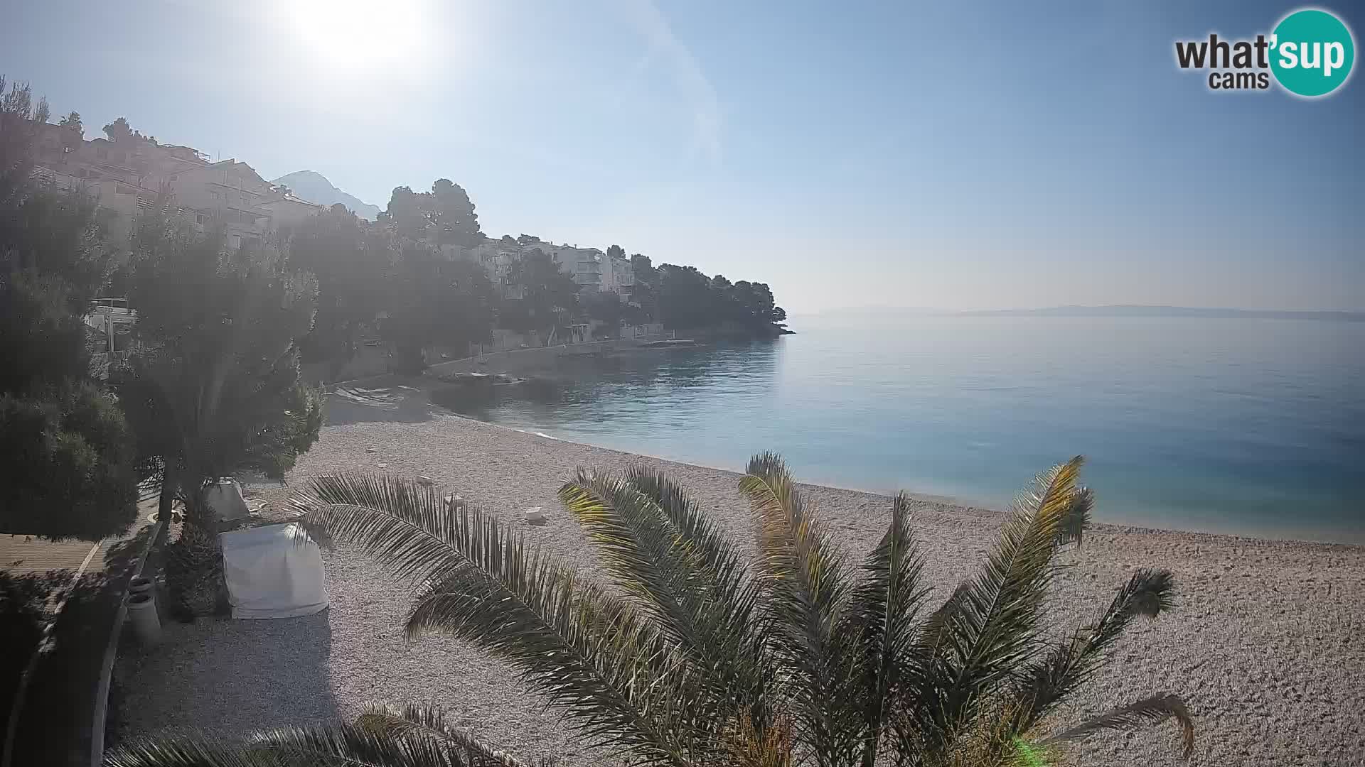 Spletna kamera Plaža Lučica Brela – Pogled v živo na Jadransko obalo