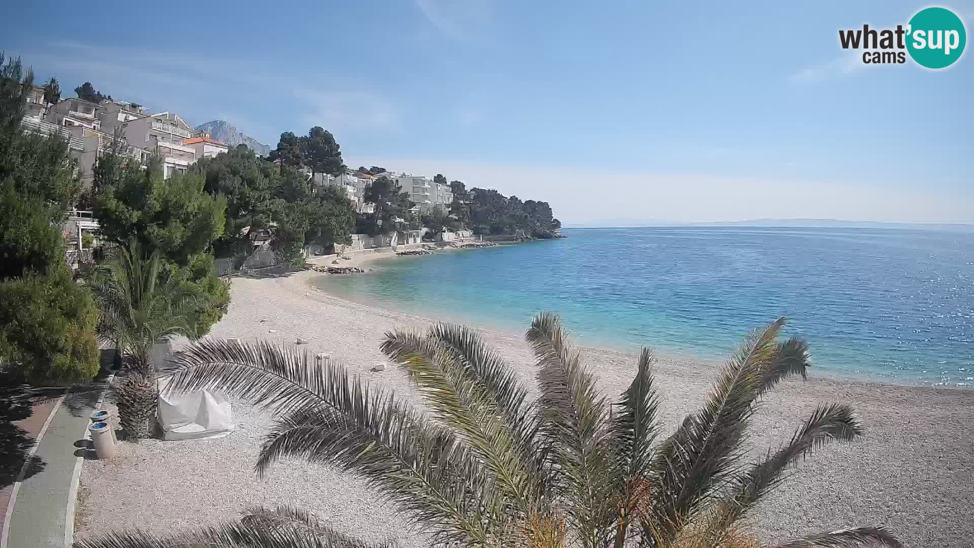 Web kamera Plaža Lučica Brela – Pogled uživo na jadransku obalu