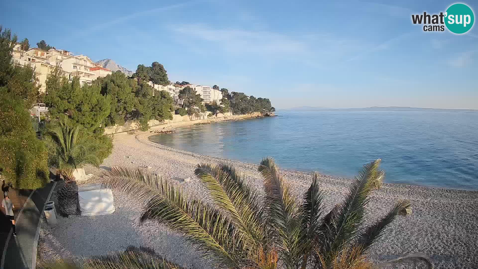Spletna kamera Plaža Lučica Brela – Pogled v živo na Jadransko obalo