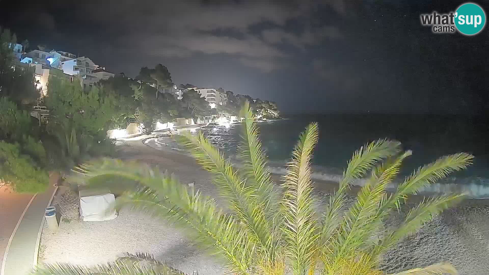 Spletna kamera Plaža Lučica Brela – Pogled v živo na Jadransko obalo