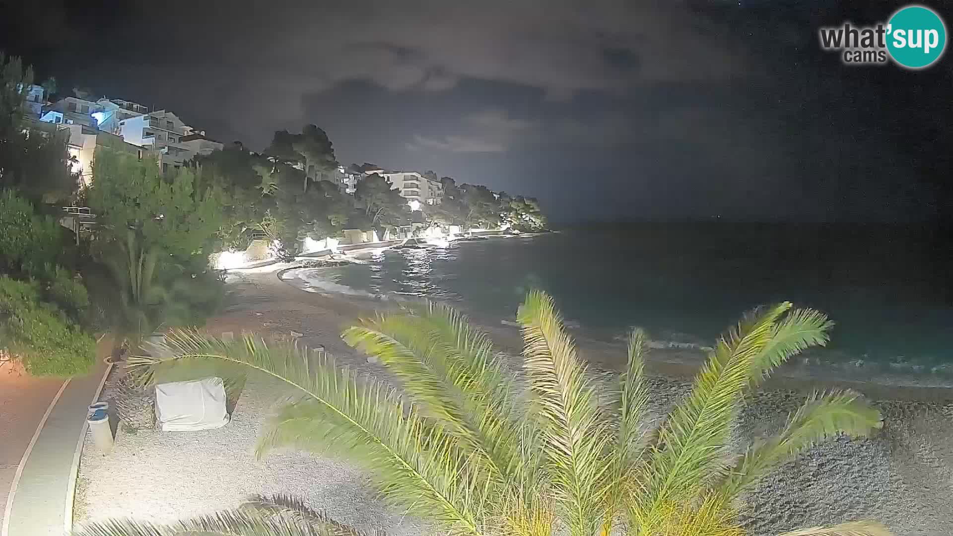 Web kamera Plaža Lučica Brela – Pogled uživo na jadransku obalu