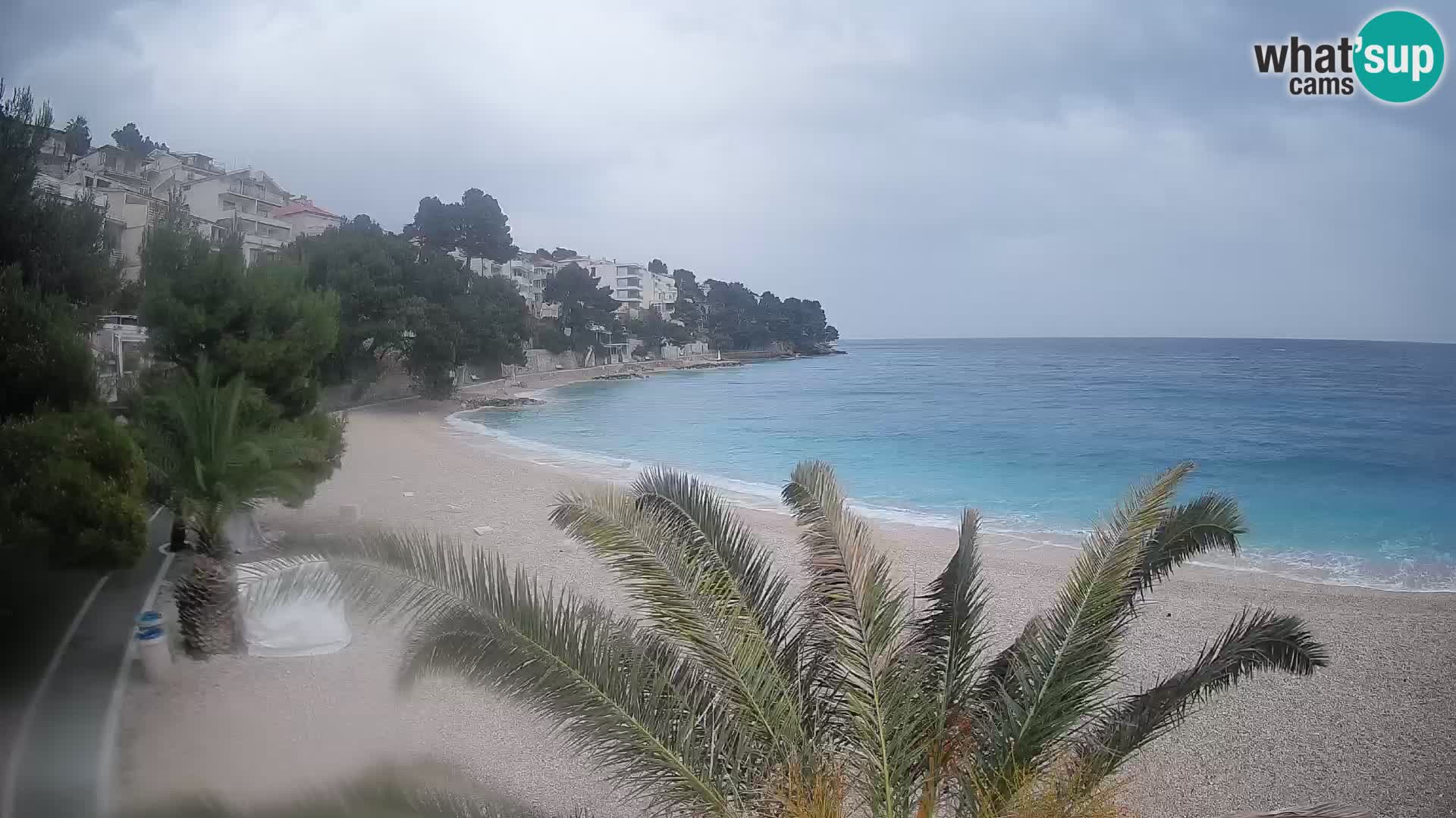 Web kamera Plaža Lučica Brela – Pogled uživo na jadransku obalu