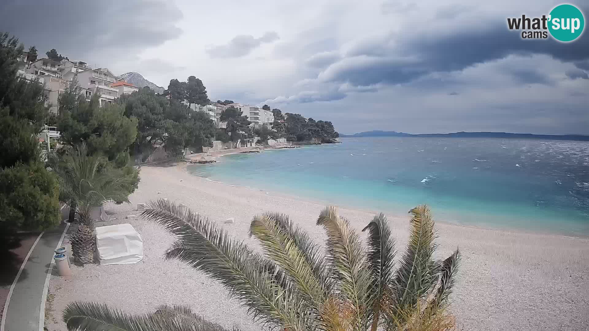 Web kamera Plaža Lučica Brela – Pogled uživo na jadransku obalu