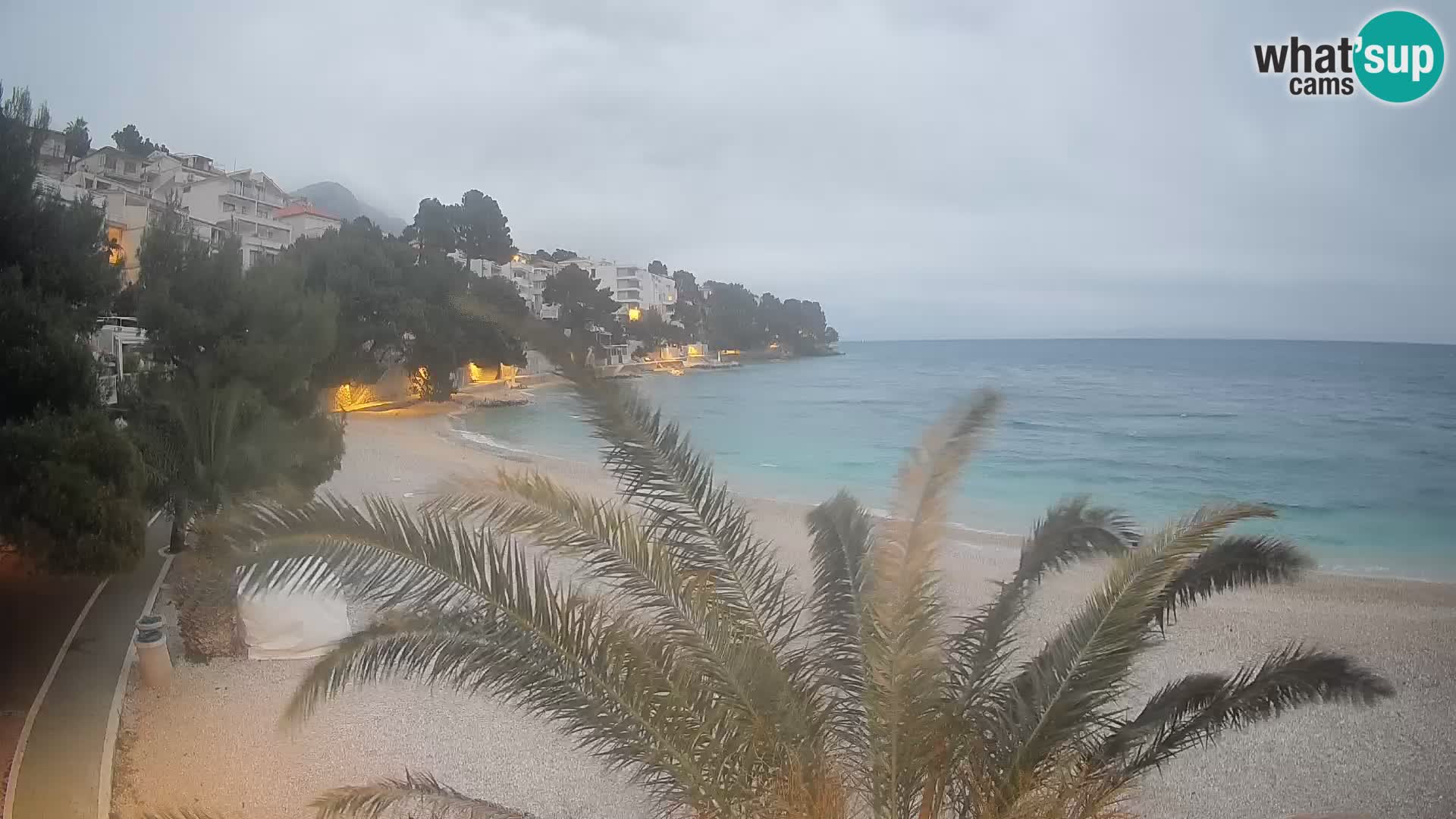 Web kamera Plaža Lučica Brela – Pogled uživo na jadransku obalu