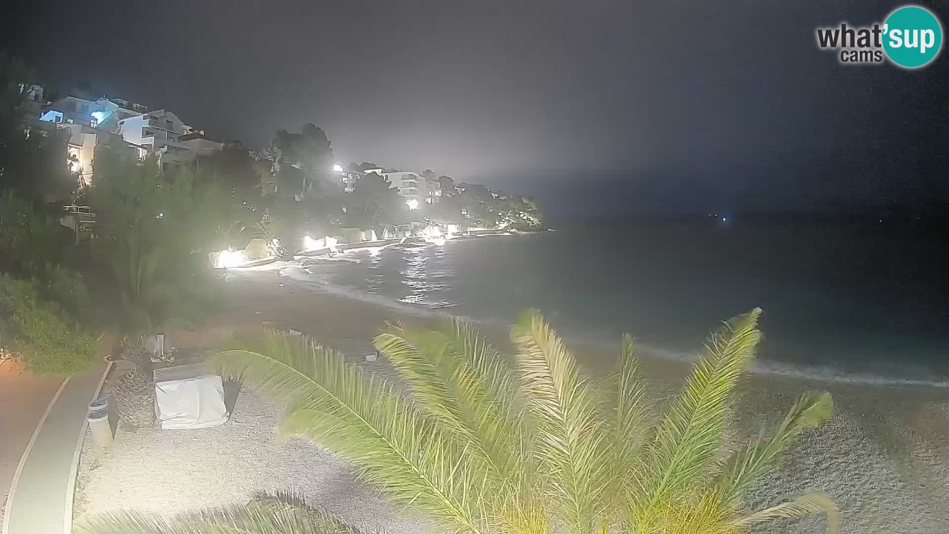 Spletna kamera Plaža Lučica Brela – Pogled v živo na Jadransko obalo