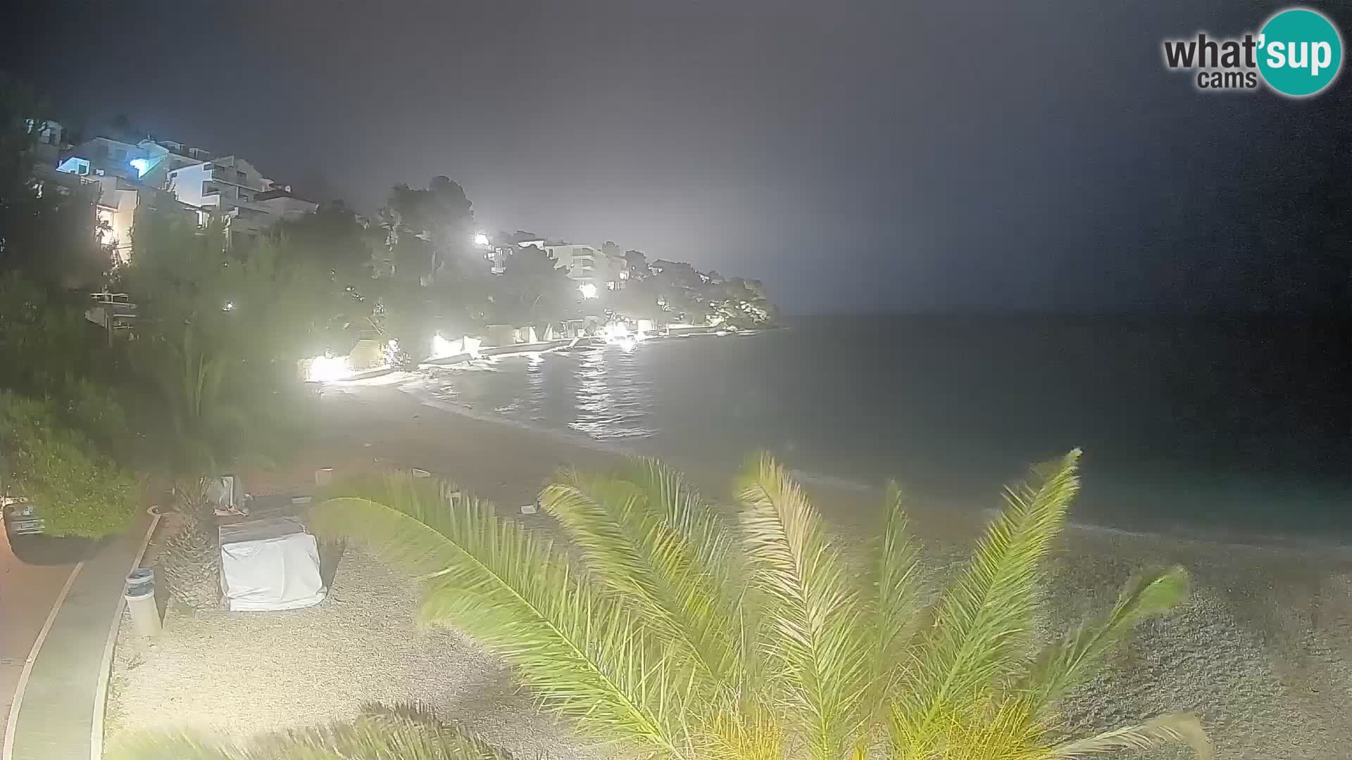 Spletna kamera Plaža Lučica Brela – Pogled v živo na Jadransko obalo