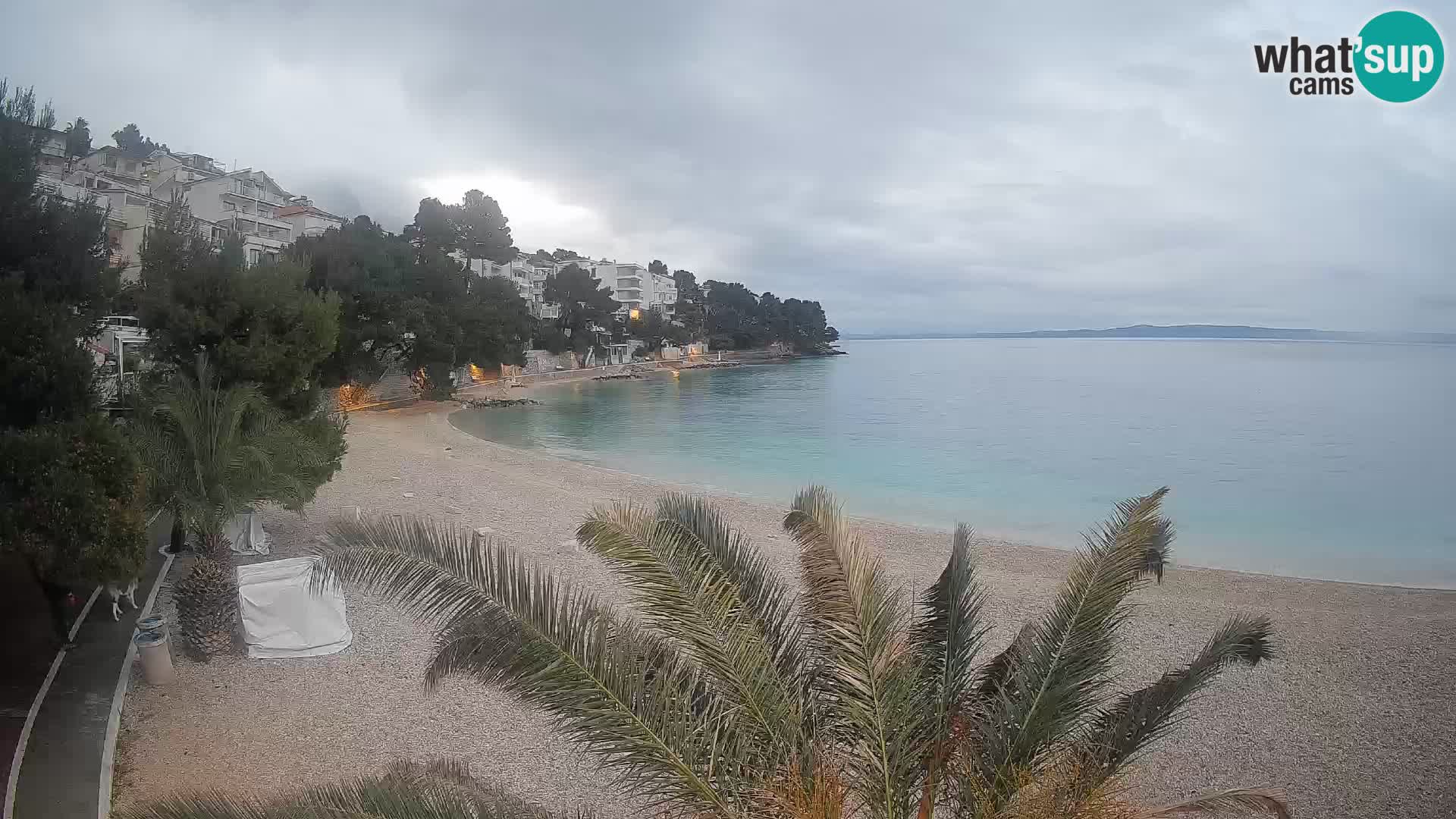 Web kamera Plaža Lučica Brela – Pogled uživo na jadransku obalu