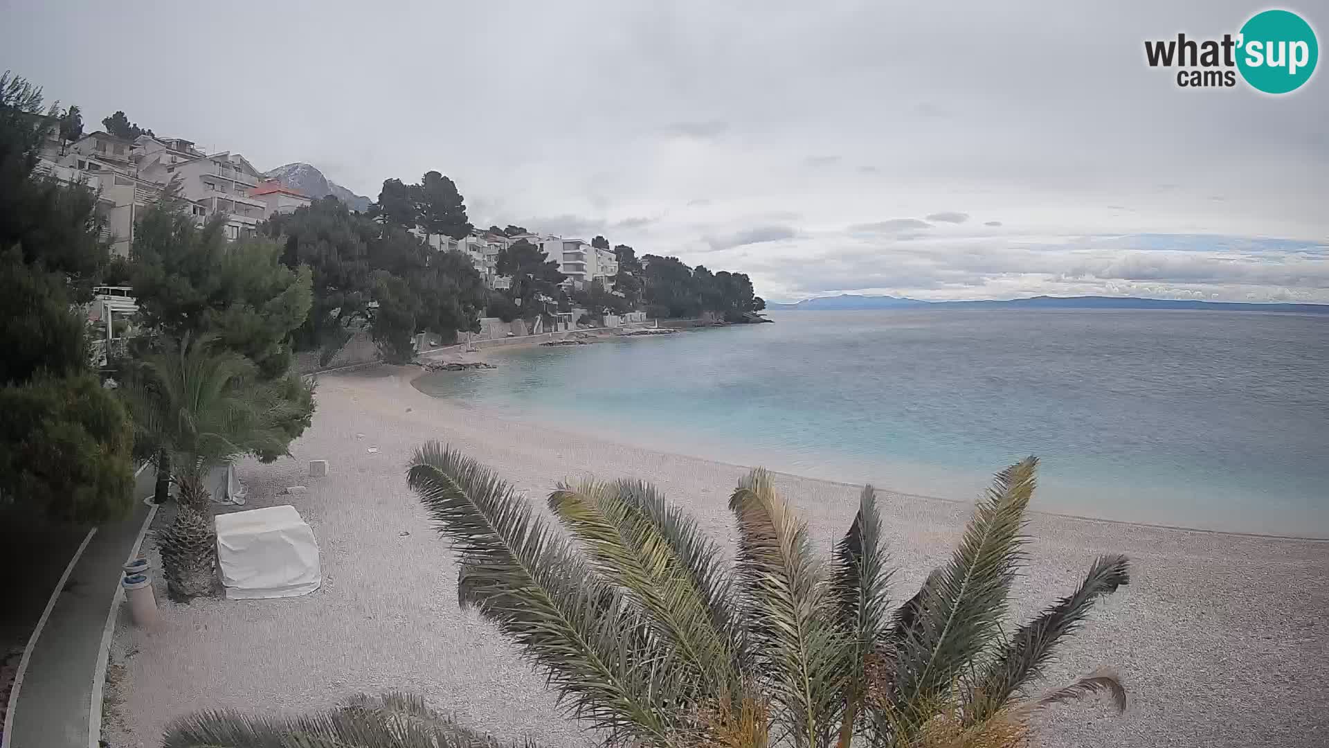 Web kamera Plaža Lučica Brela – Pogled uživo na jadransku obalu