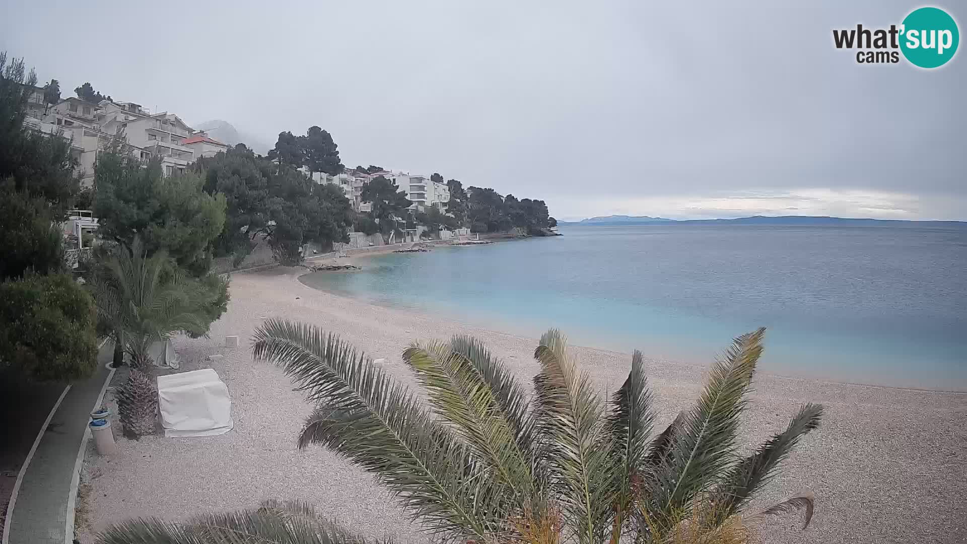 Spletna kamera Plaža Lučica Brela – Pogled v živo na Jadransko obalo