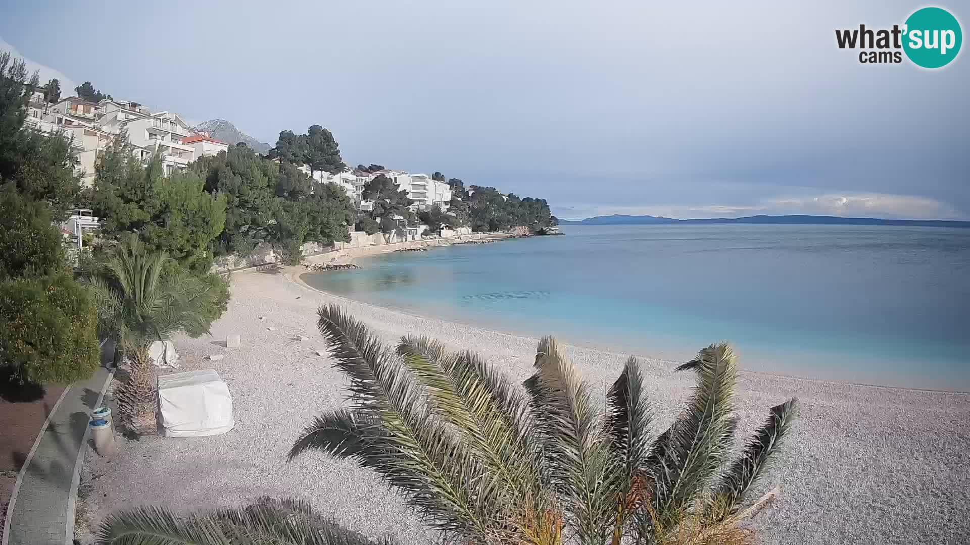 Web kamera Plaža Lučica Brela – Pogled uživo na jadransku obalu