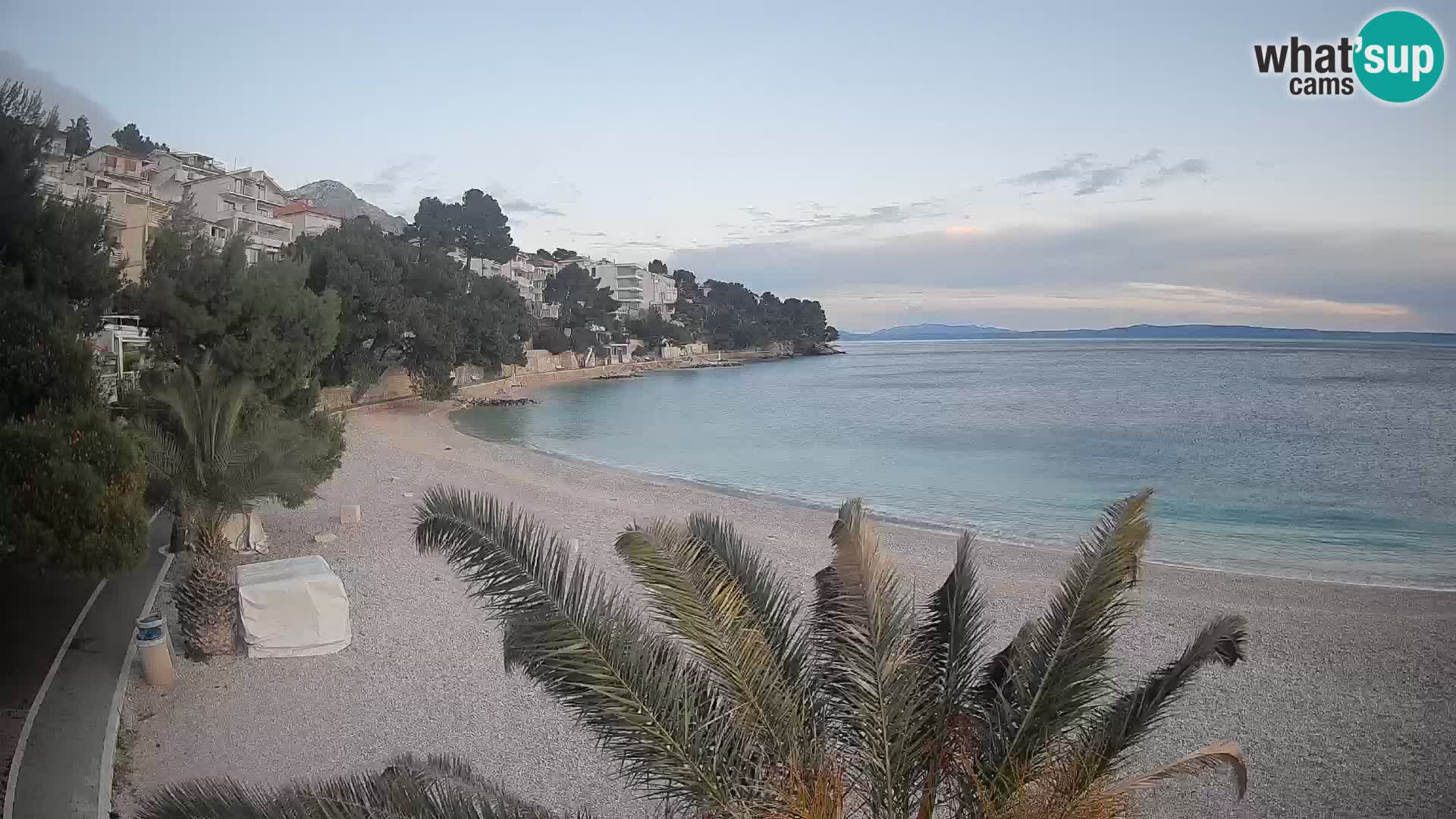 Web kamera Plaža Lučica Brela – Pogled uživo na jadransku obalu