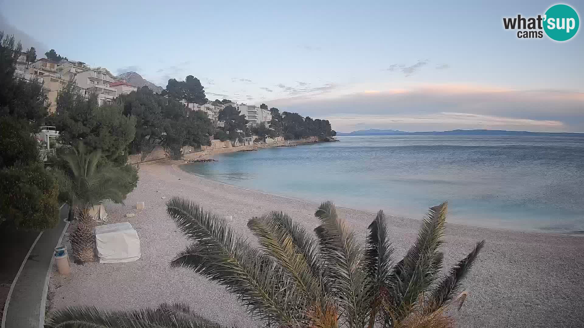 Spletna kamera Plaža Lučica Brela – Pogled v živo na Jadransko obalo