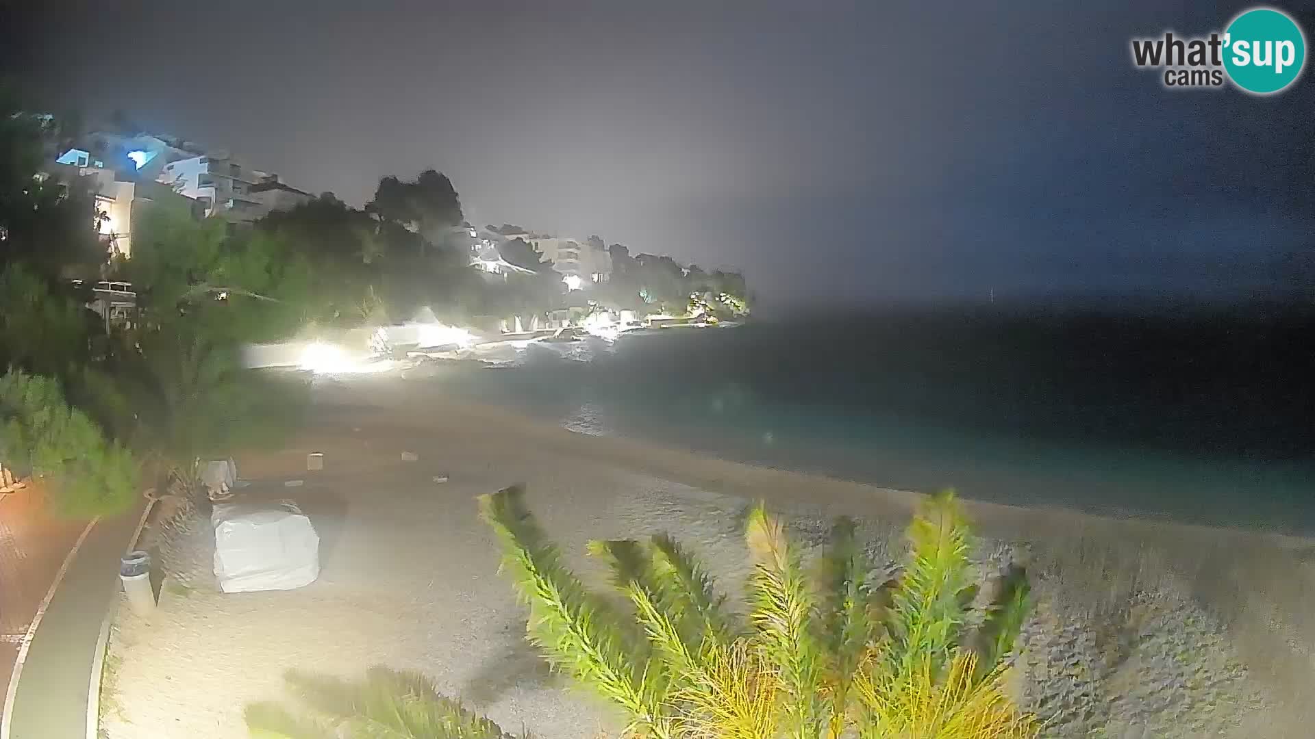 Spletna kamera Plaža Lučica Brela – Pogled v živo na Jadransko obalo