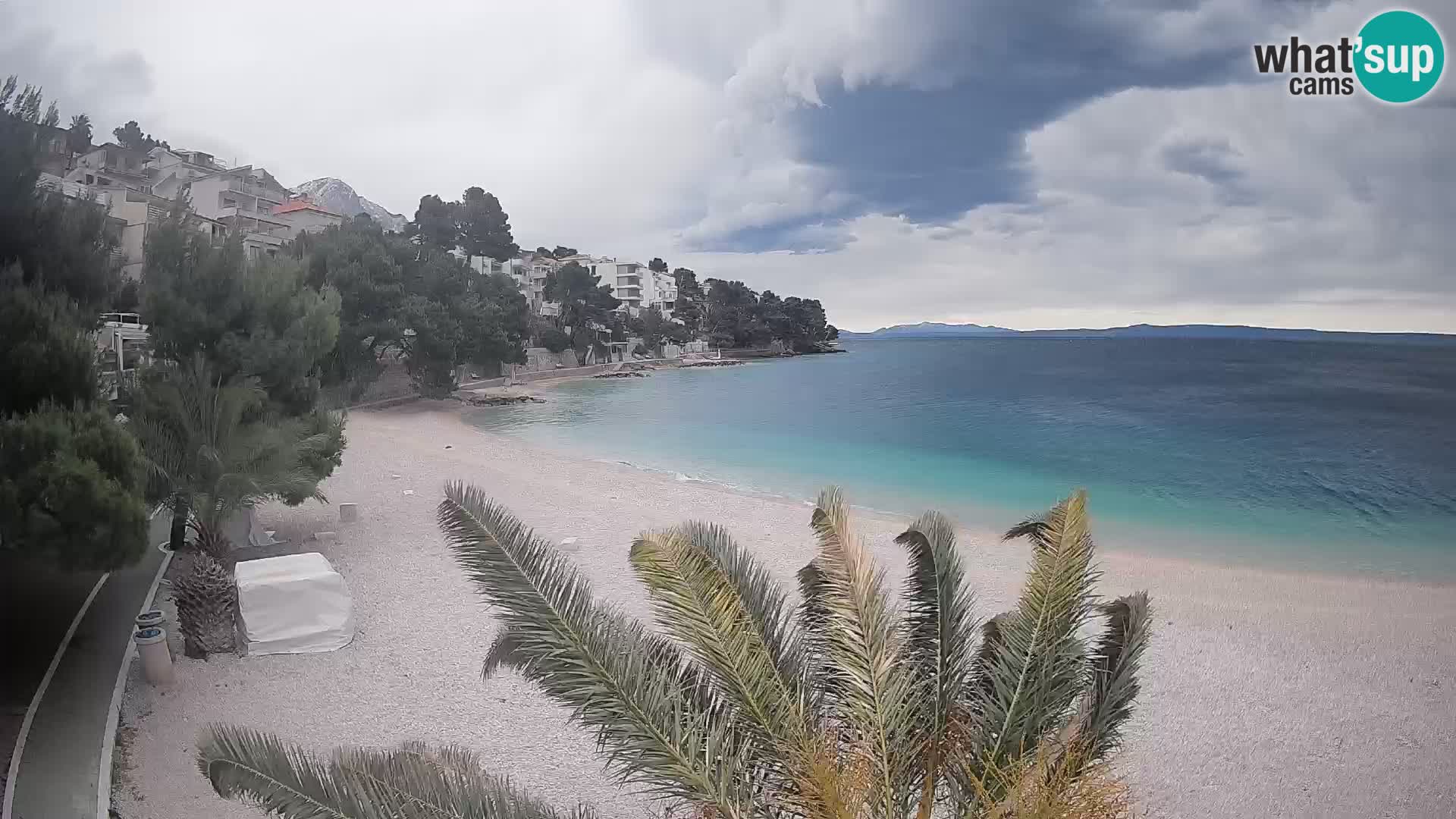 Spletna kamera Plaža Lučica Brela – Pogled v živo na Jadransko obalo