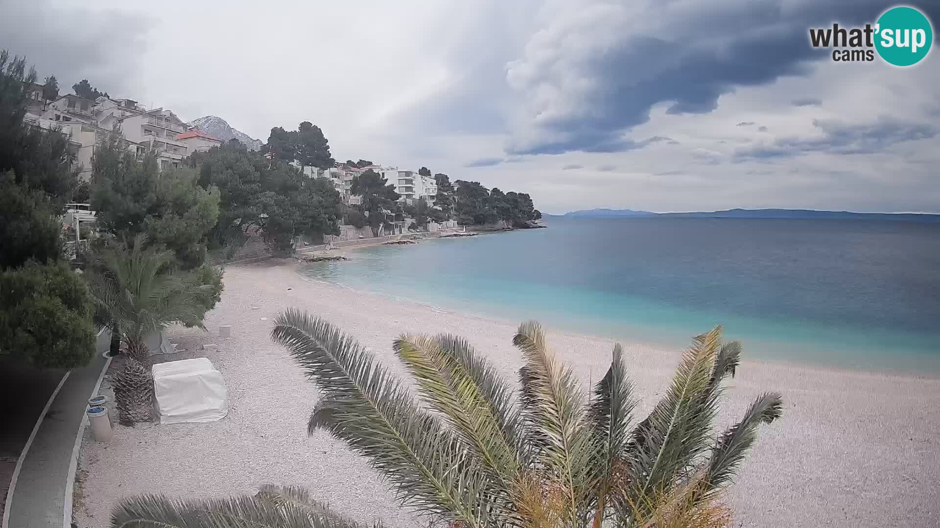 Spletna kamera Plaža Lučica Brela – Pogled v živo na Jadransko obalo