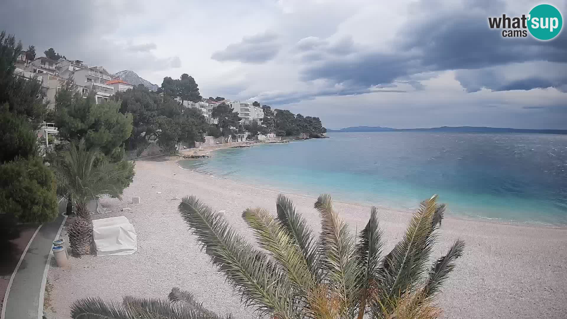 Web kamera Plaža Lučica Brela – Pogled uživo na jadransku obalu