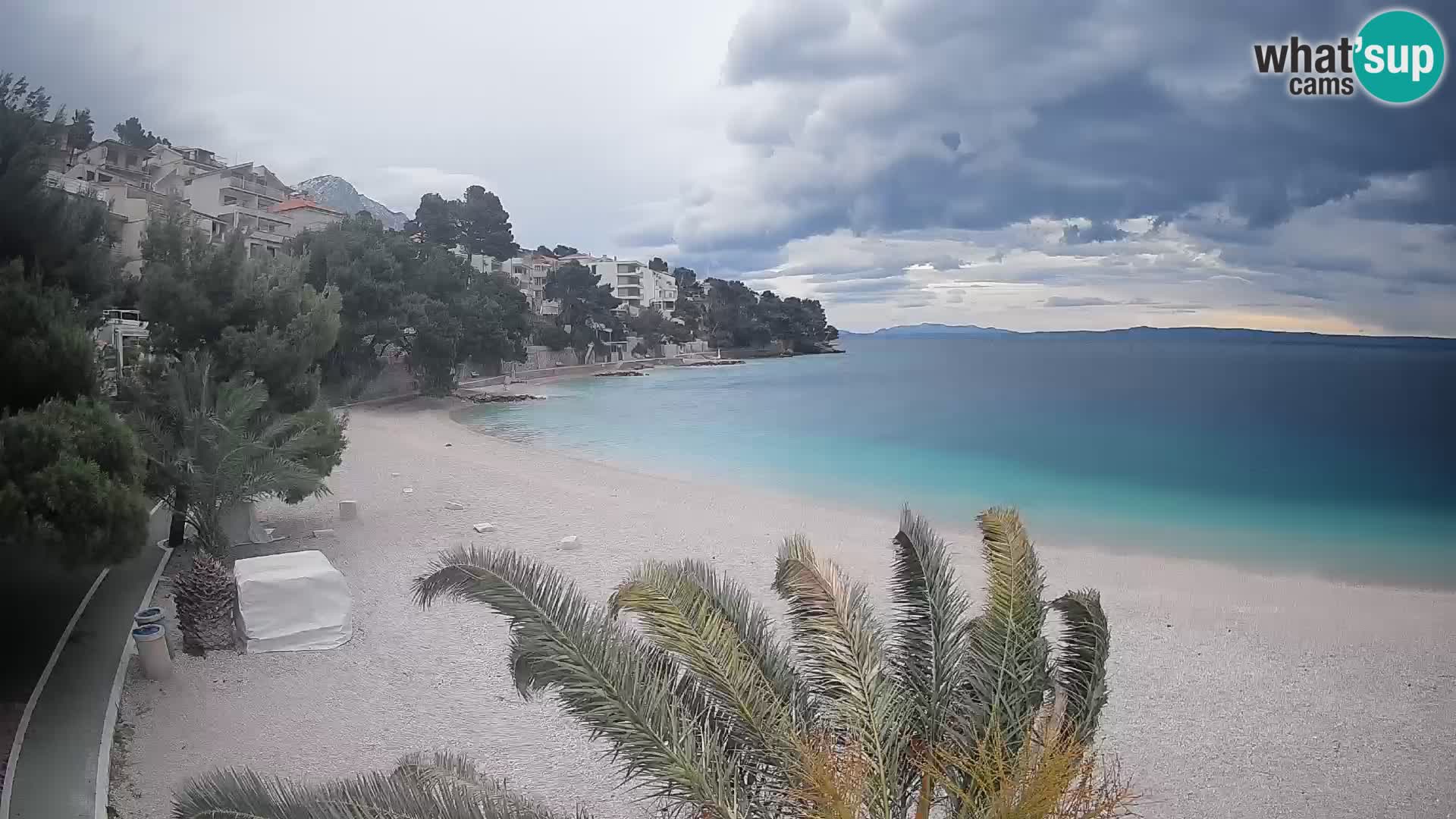 Web kamera Plaža Lučica Brela – Pogled uživo na jadransku obalu