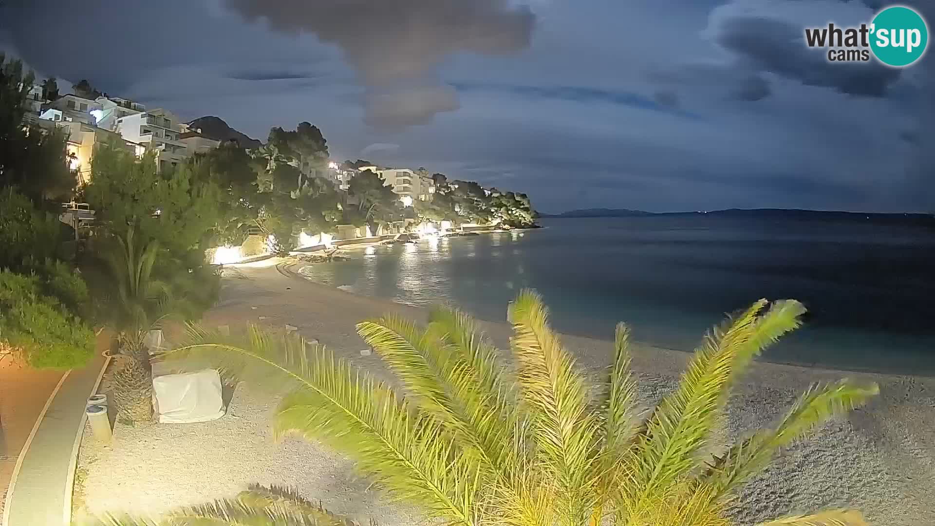 Web kamera Plaža Lučica Brela – Pogled uživo na jadransku obalu