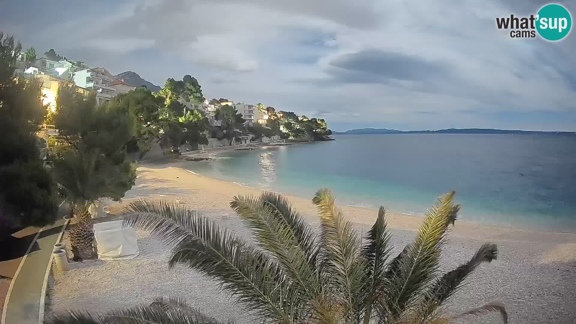 Spletna kamera Plaža Lučica Brela – Pogled v živo na Jadransko obalo