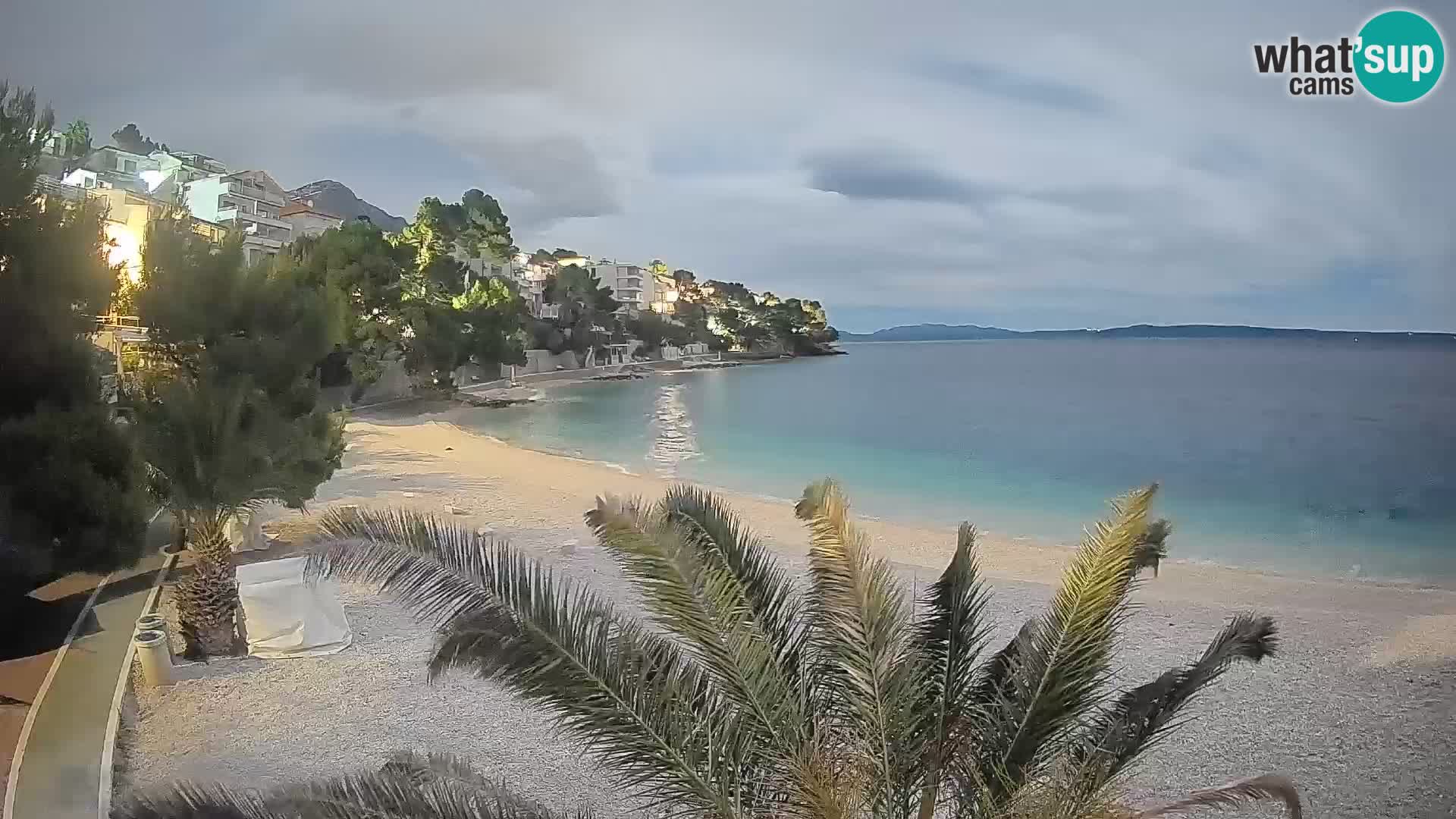 Spletna kamera Plaža Lučica Brela – Pogled v živo na Jadransko obalo