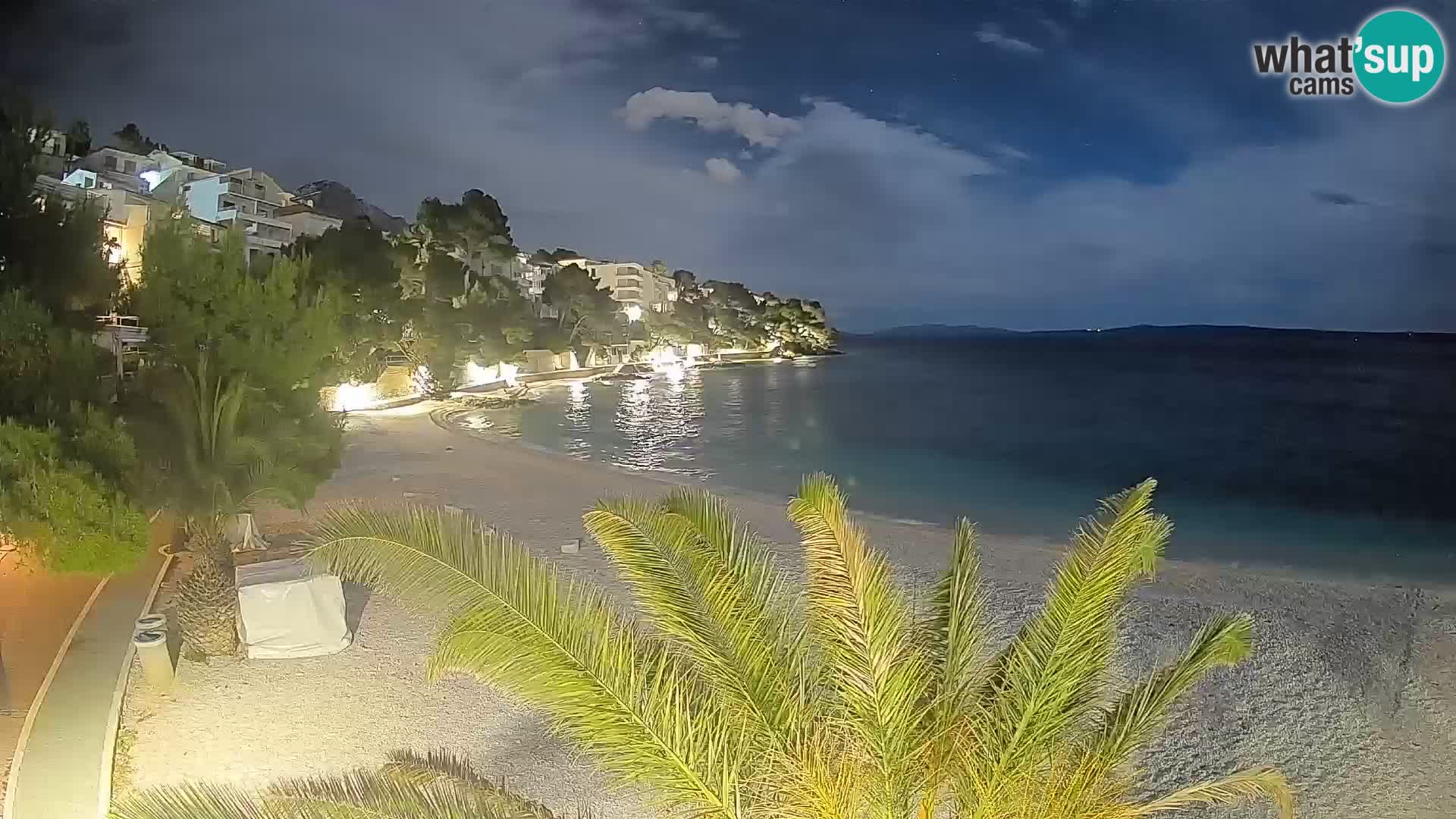 Spletna kamera Plaža Lučica Brela – Pogled v živo na Jadransko obalo