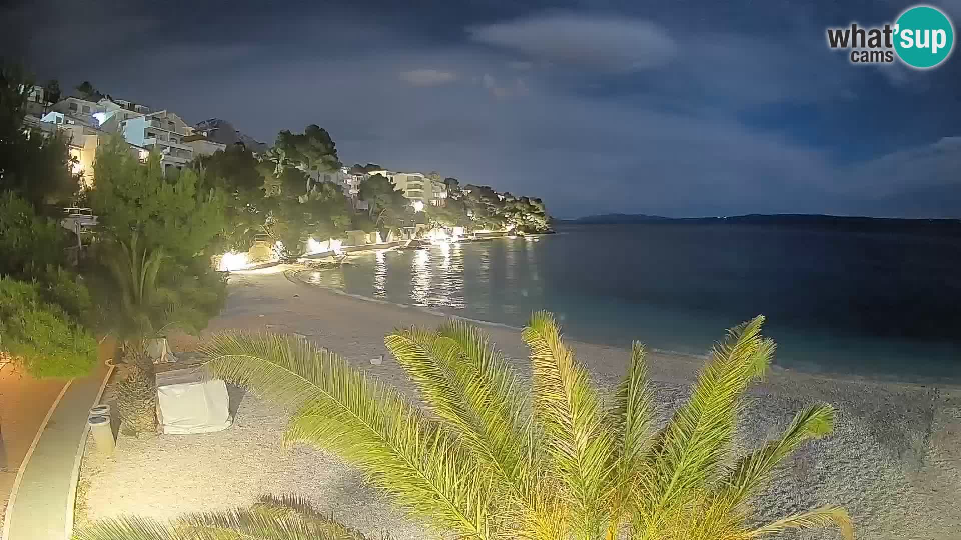 Spletna kamera Plaža Lučica Brela – Pogled v živo na Jadransko obalo