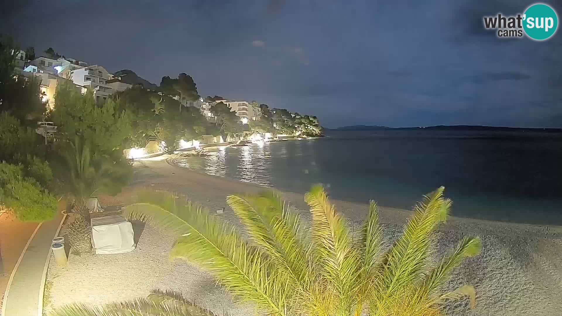 Web kamera Plaža Lučica Brela – Pogled uživo na jadransku obalu