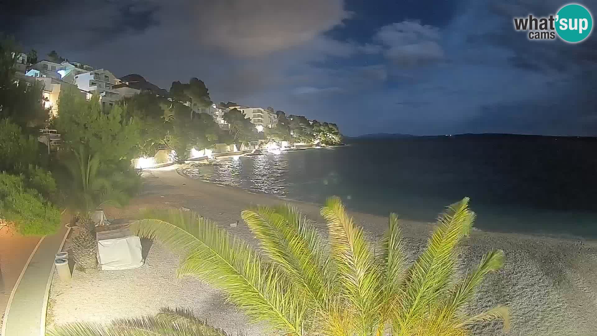 Spletna kamera Plaža Lučica Brela – Pogled v živo na Jadransko obalo