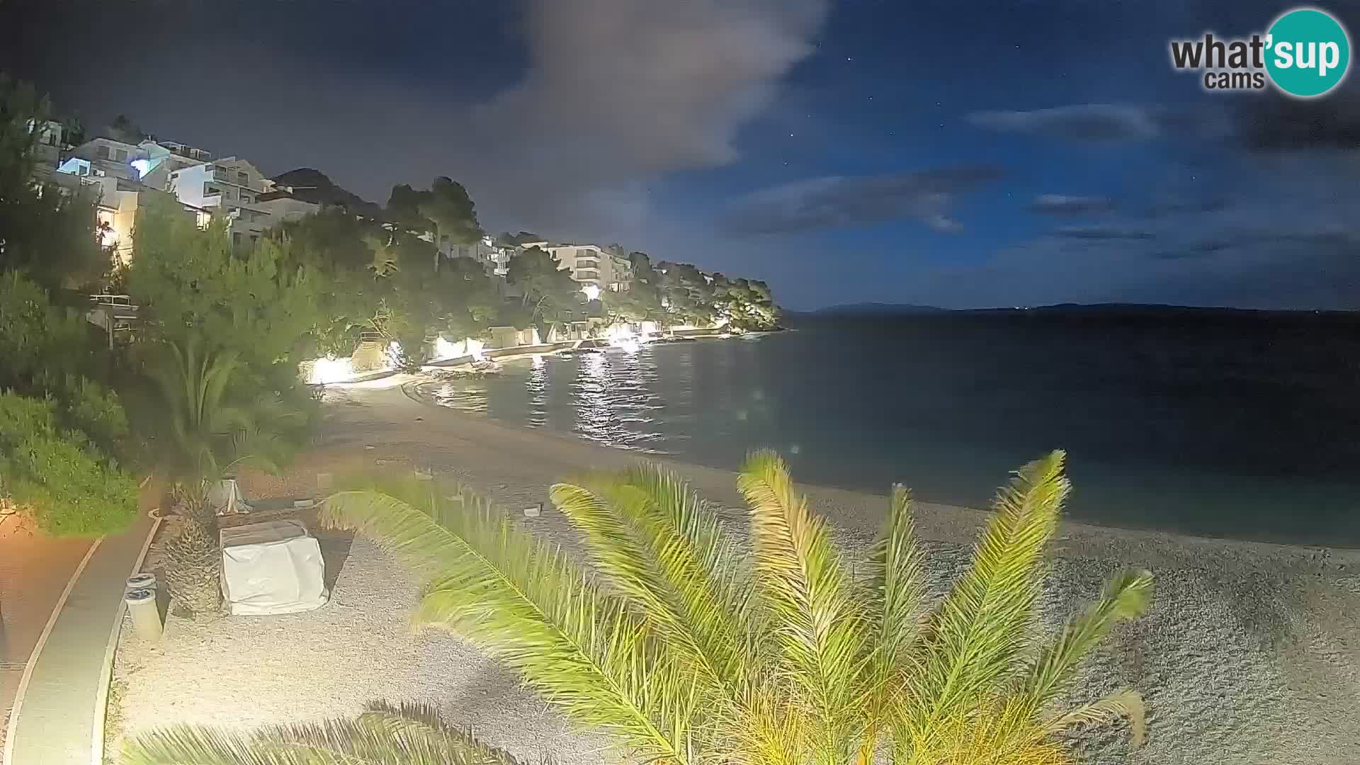 Web kamera Plaža Lučica Brela – Pogled uživo na jadransku obalu