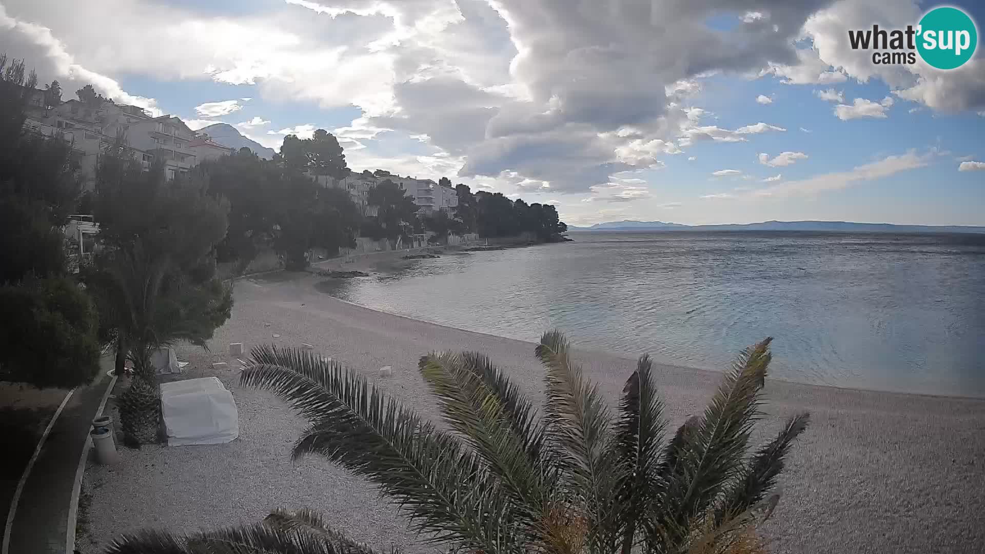 Spletna kamera Plaža Lučica Brela – Pogled v živo na Jadransko obalo