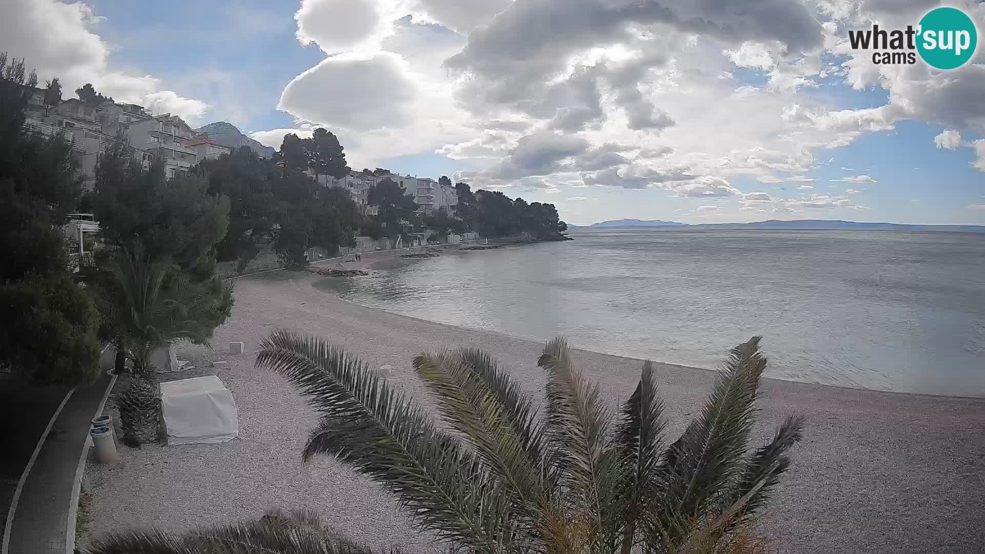 Web kamera Plaža Lučica Brela – Pogled uživo na jadransku obalu