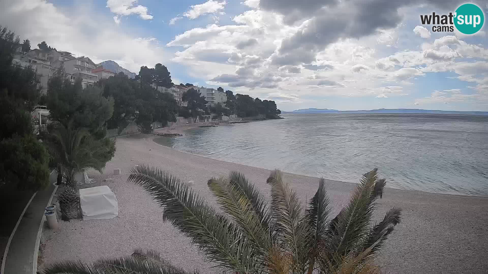 Web kamera Plaža Lučica Brela – Pogled uživo na jadransku obalu