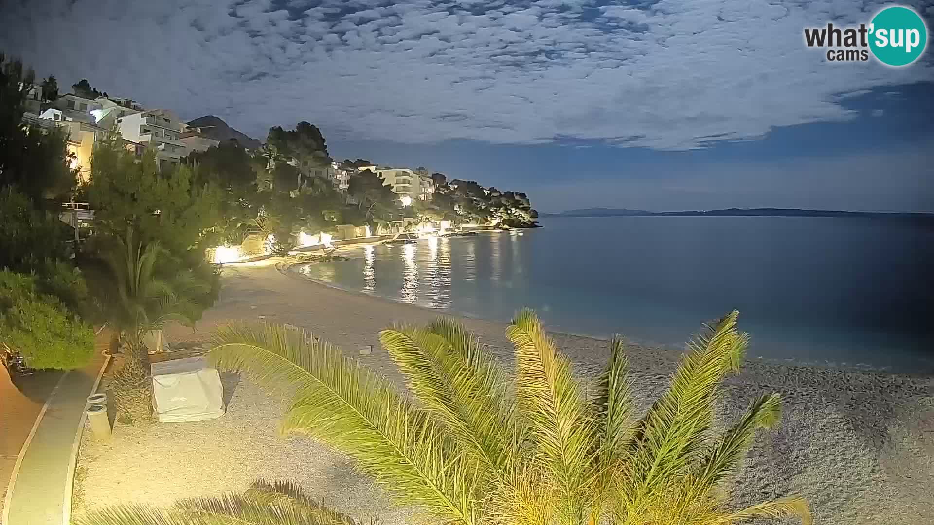 Web kamera Plaža Lučica Brela – Pogled uživo na jadransku obalu