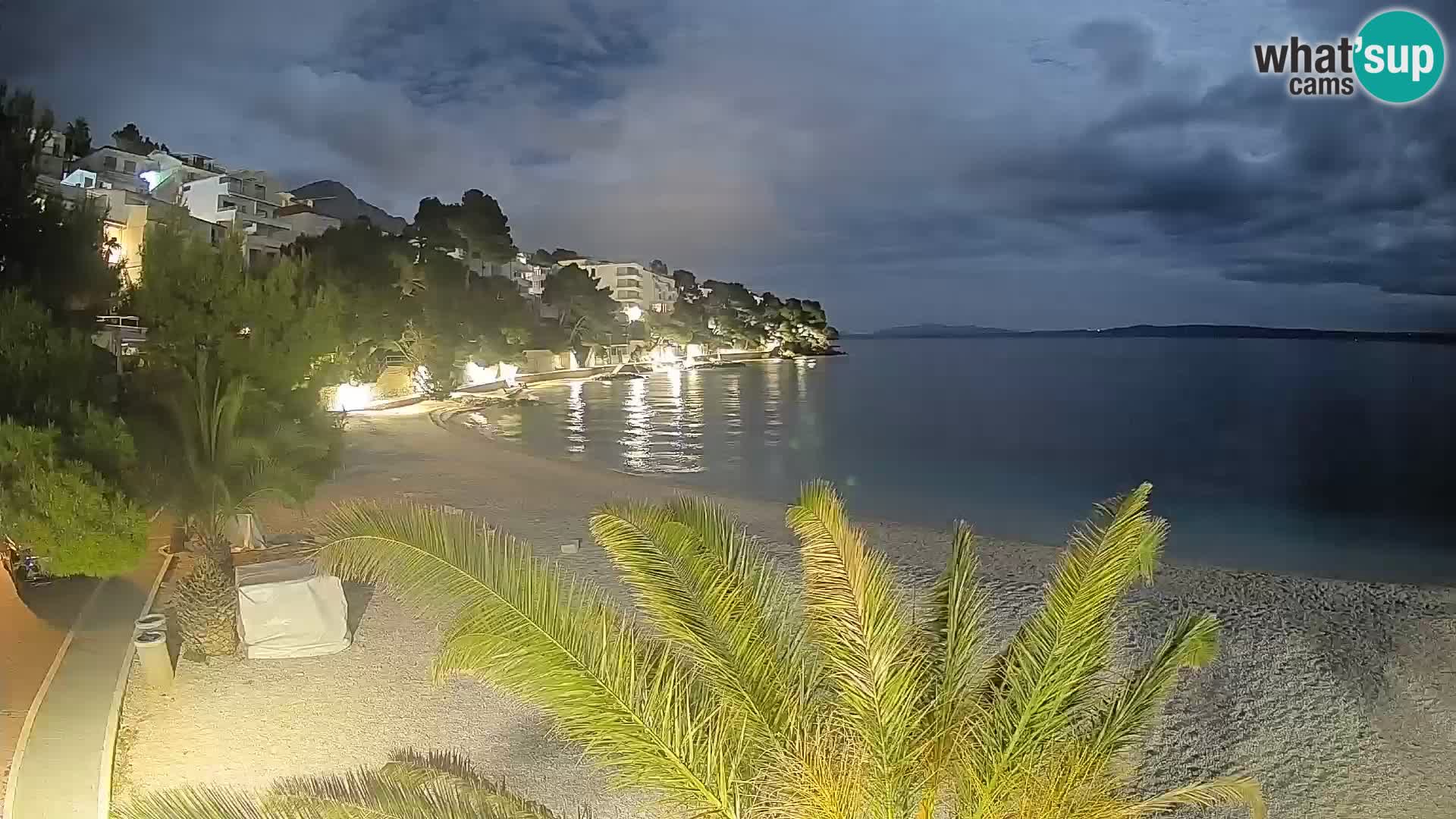 Web kamera Plaža Lučica Brela – Pogled uživo na jadransku obalu