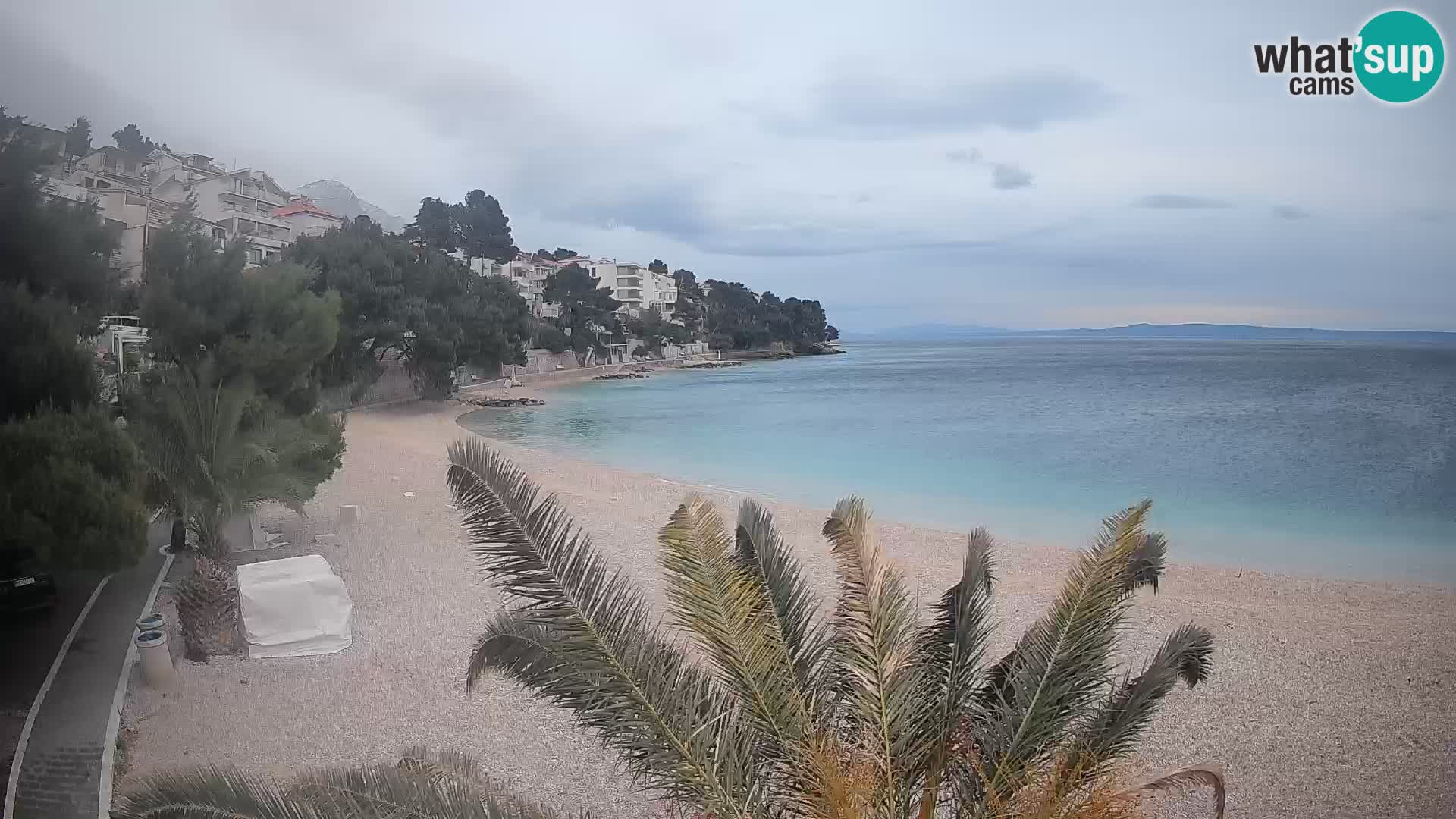 Web kamera Plaža Lučica Brela – Pogled uživo na jadransku obalu