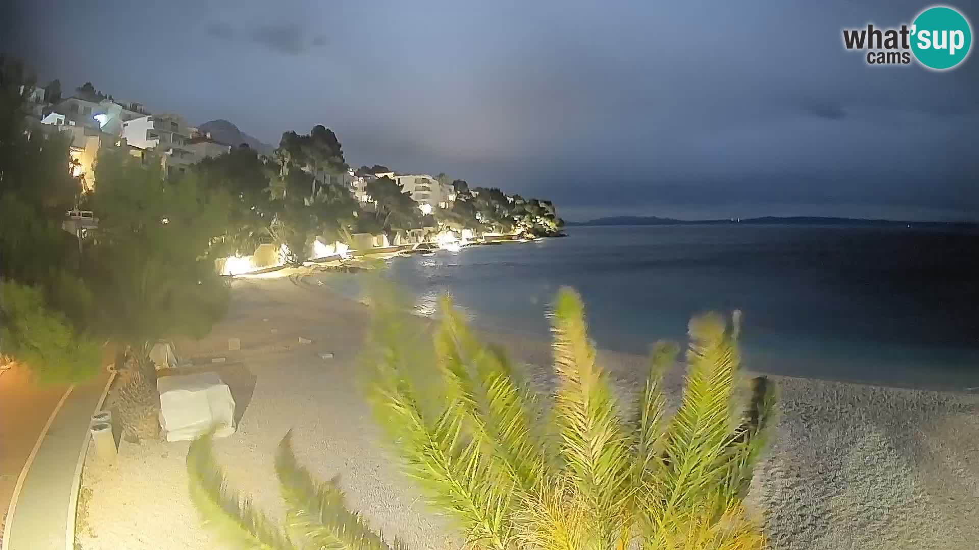 Spletna kamera Plaža Lučica Brela – Pogled v živo na Jadransko obalo