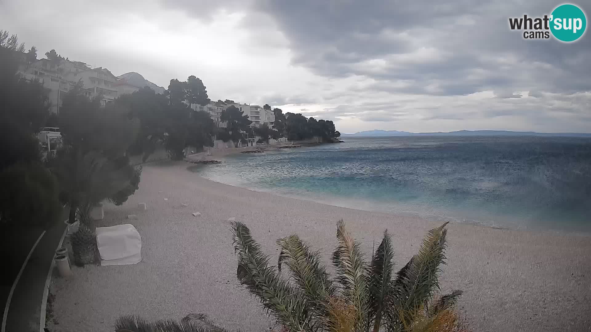 Web kamera Plaža Lučica Brela – Pogled uživo na jadransku obalu