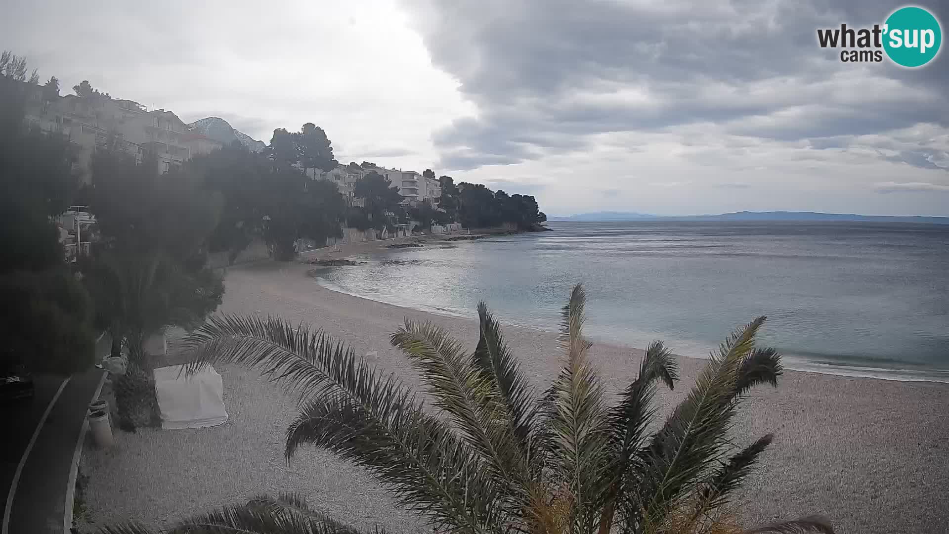 Web kamera Plaža Lučica Brela – Pogled uživo na jadransku obalu