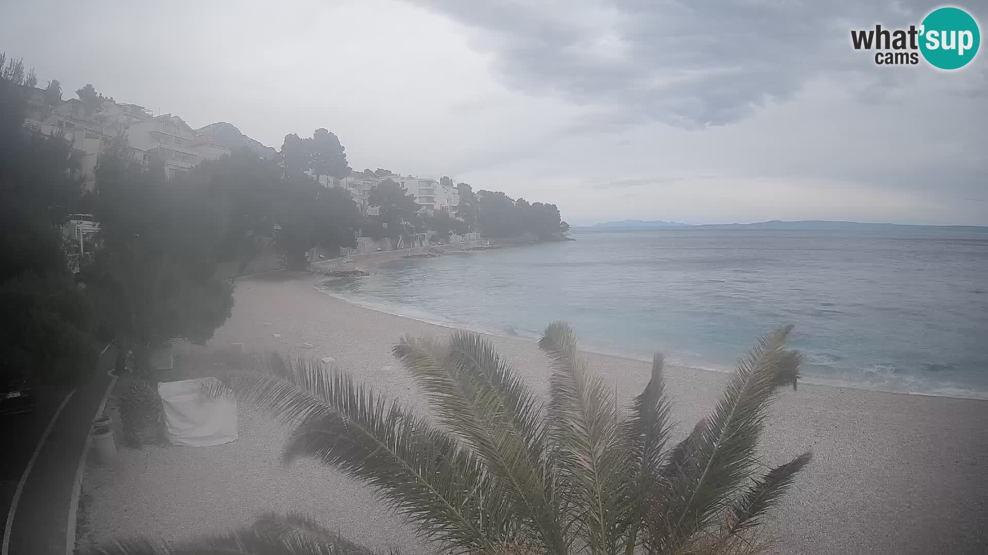 Web kamera Plaža Lučica Brela – Pogled uživo na jadransku obalu