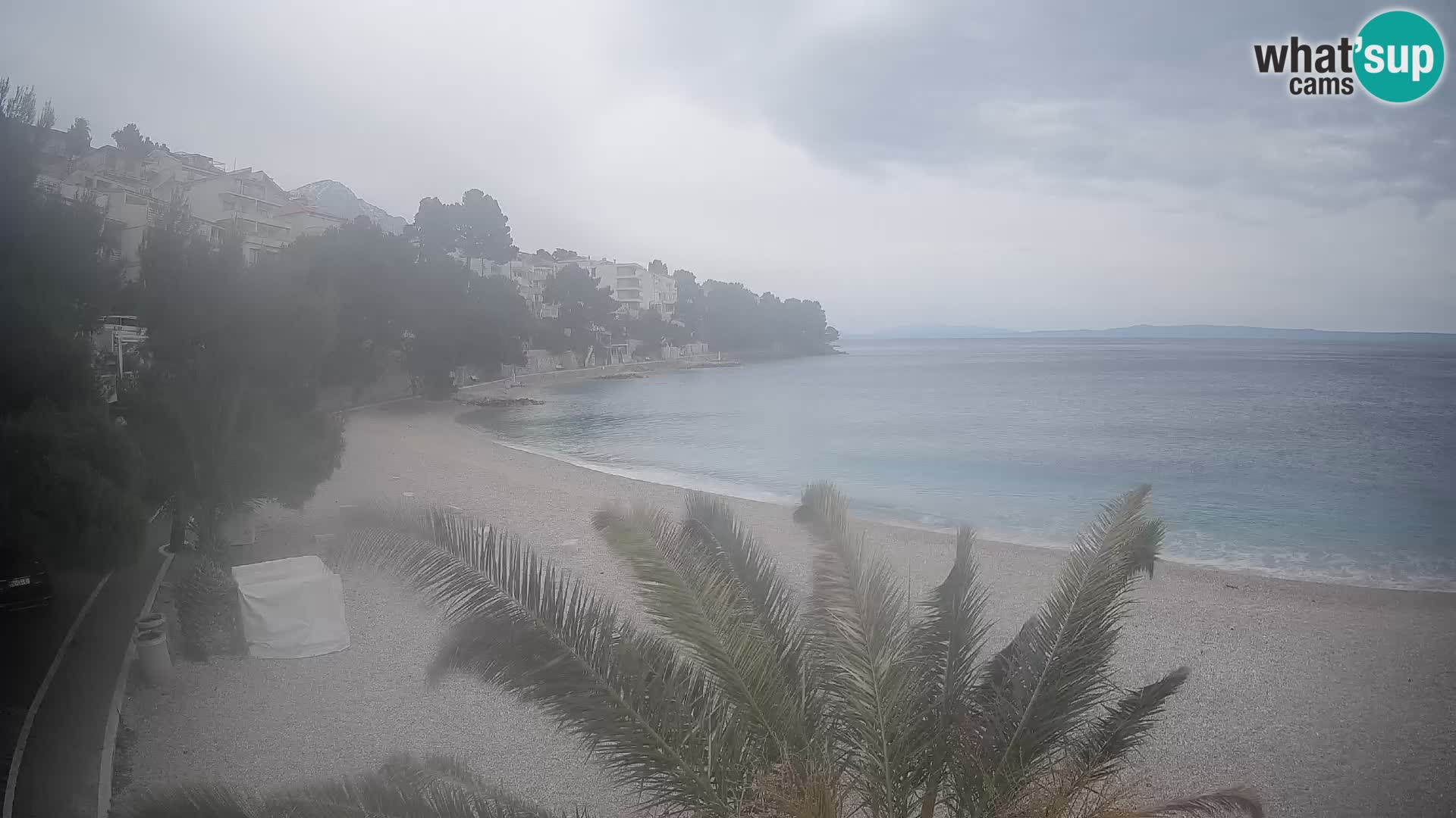 Spletna kamera Plaža Lučica Brela – Pogled v živo na Jadransko obalo